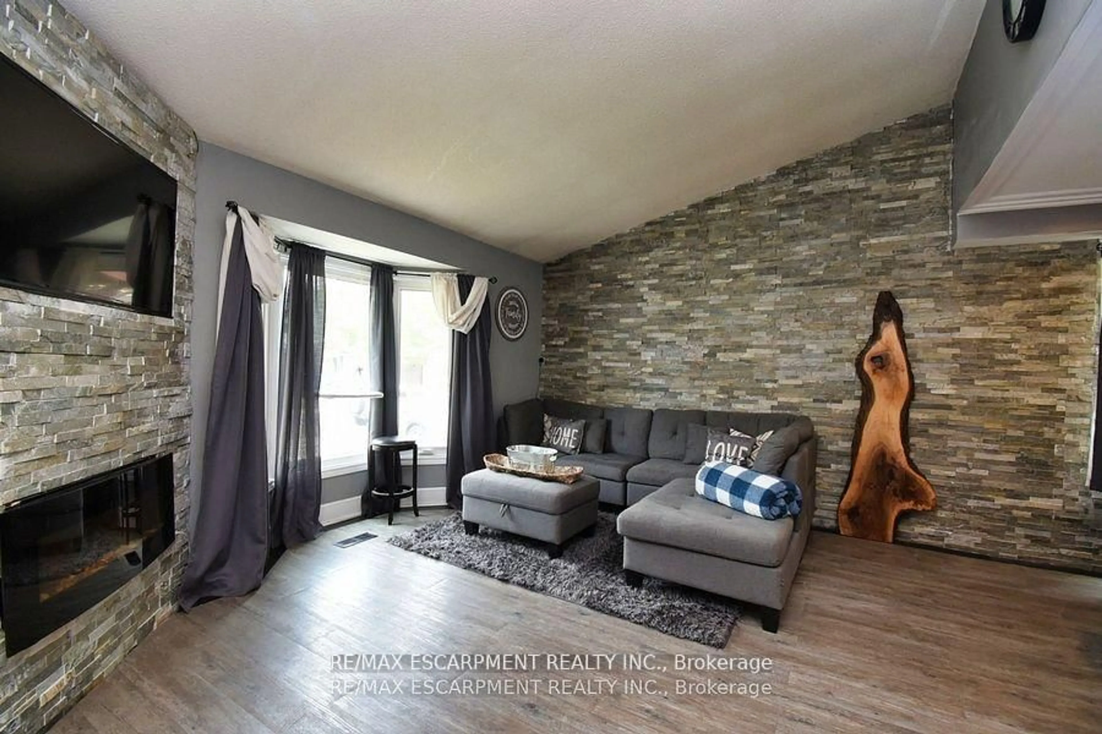 Living room with furniture, unknown for 448 Acadia Dr, Hamilton Ontario L8W 3A4