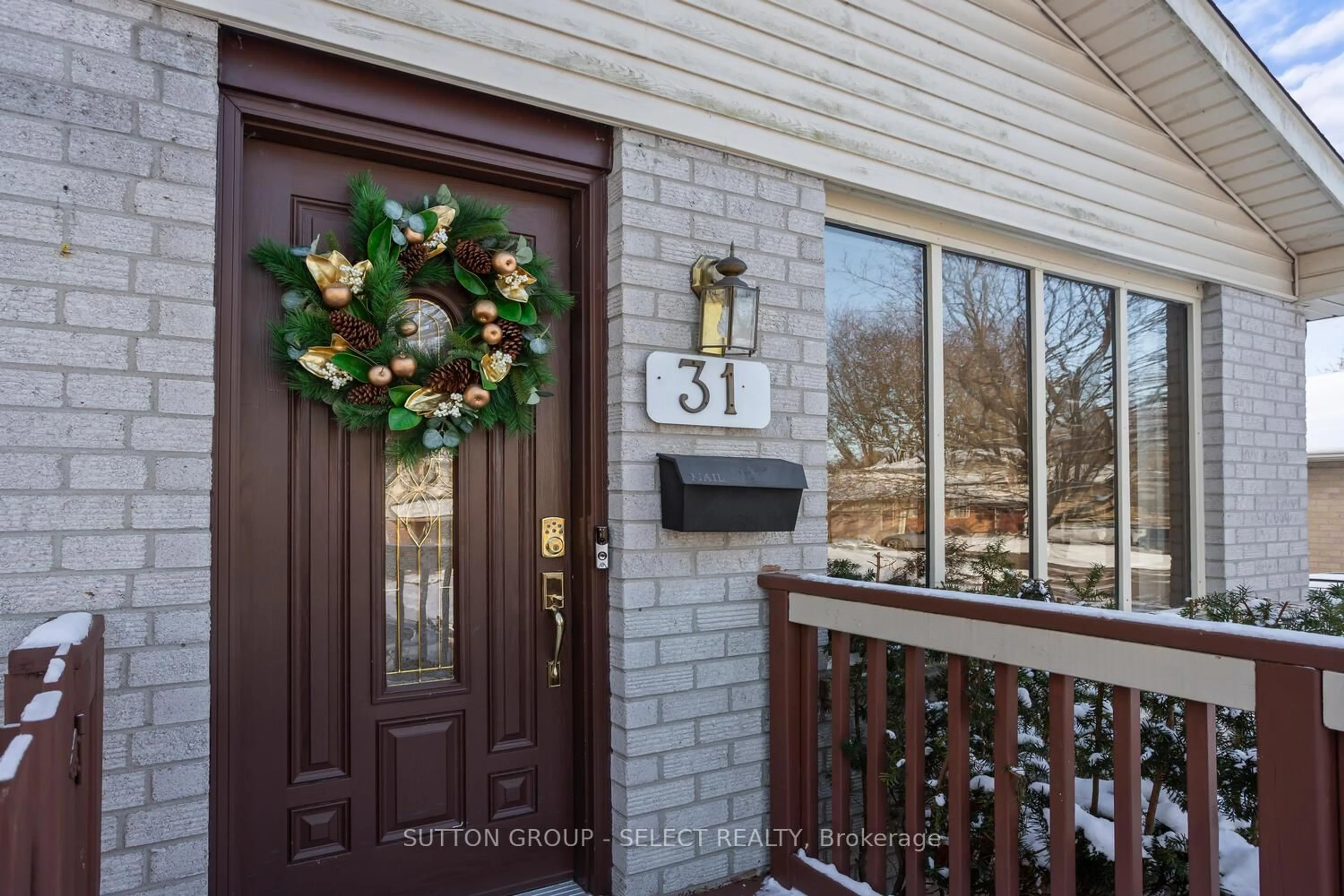 Indoor entryway for 31 Meadowview Rd, London South Ontario N6J 4E5