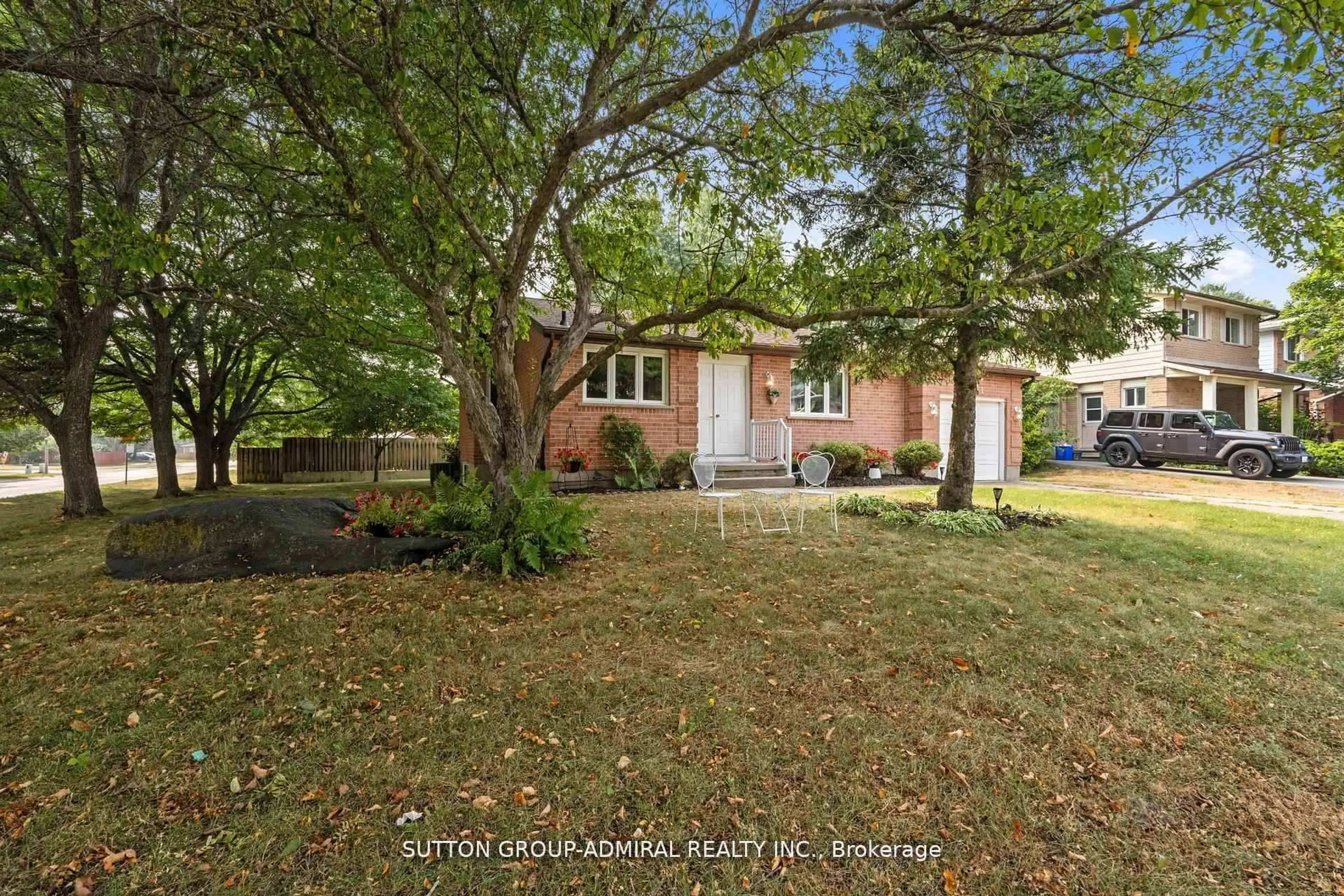 A pic from outside/outdoor area/front of a property/back of a property/a pic from drone, street for 821 Bridle Path Cres, Kingston Ontario K7P 1P8