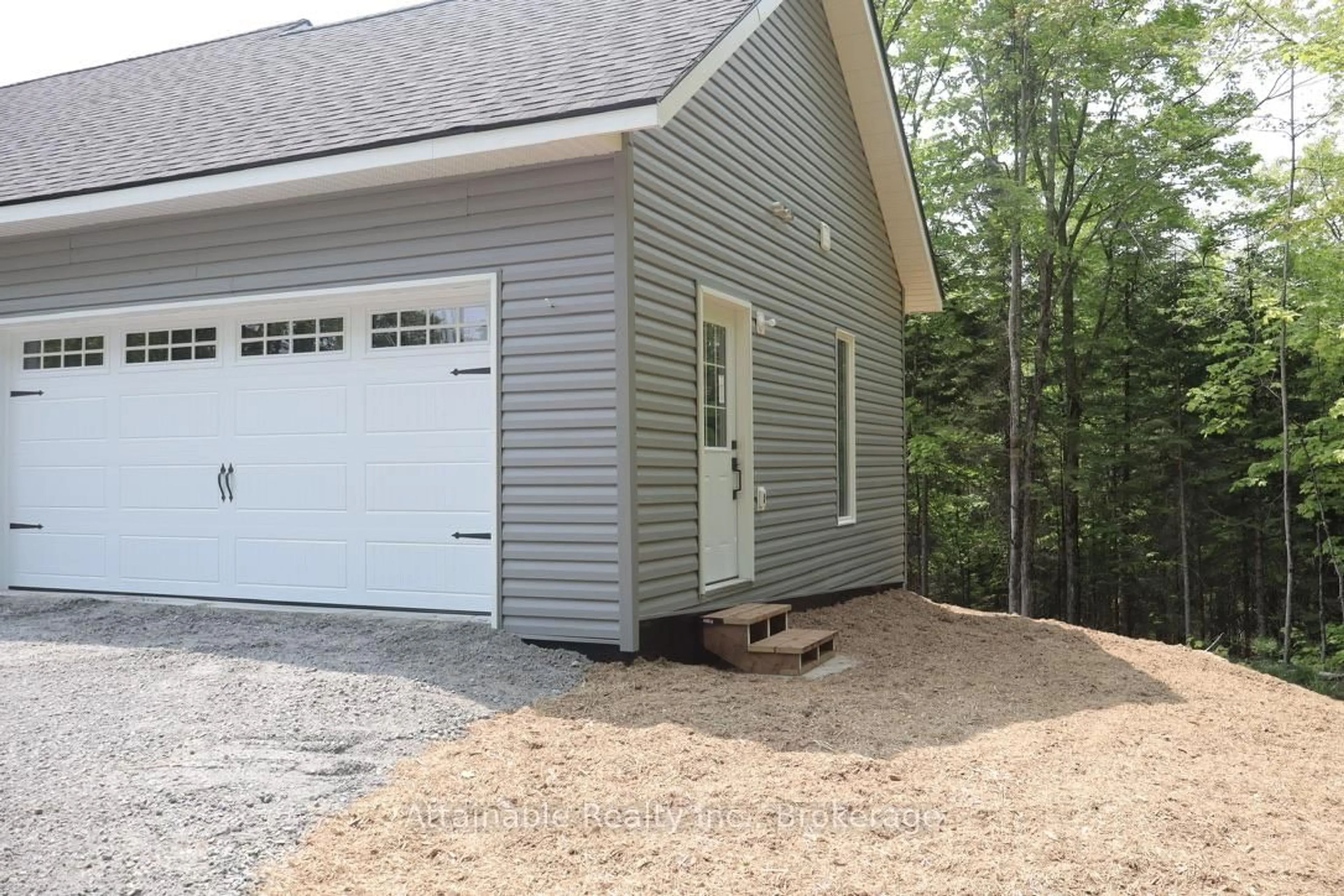 Indoor garage for 24 COLLINS Crt, Huntsville Ontario P0B 1M0