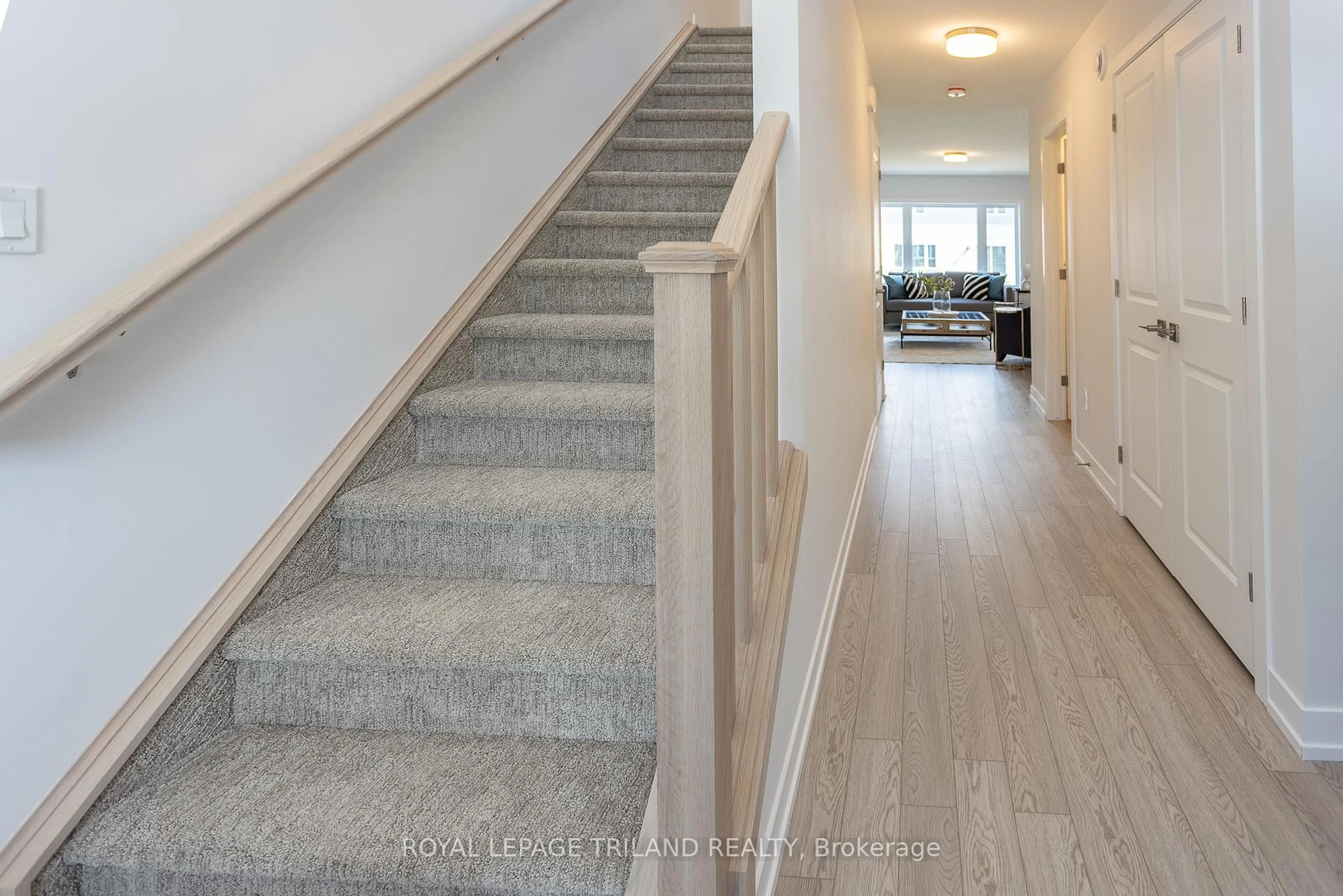 Stairs for 122 STYLES Dr, St. Thomas Ontario N5R 0N8