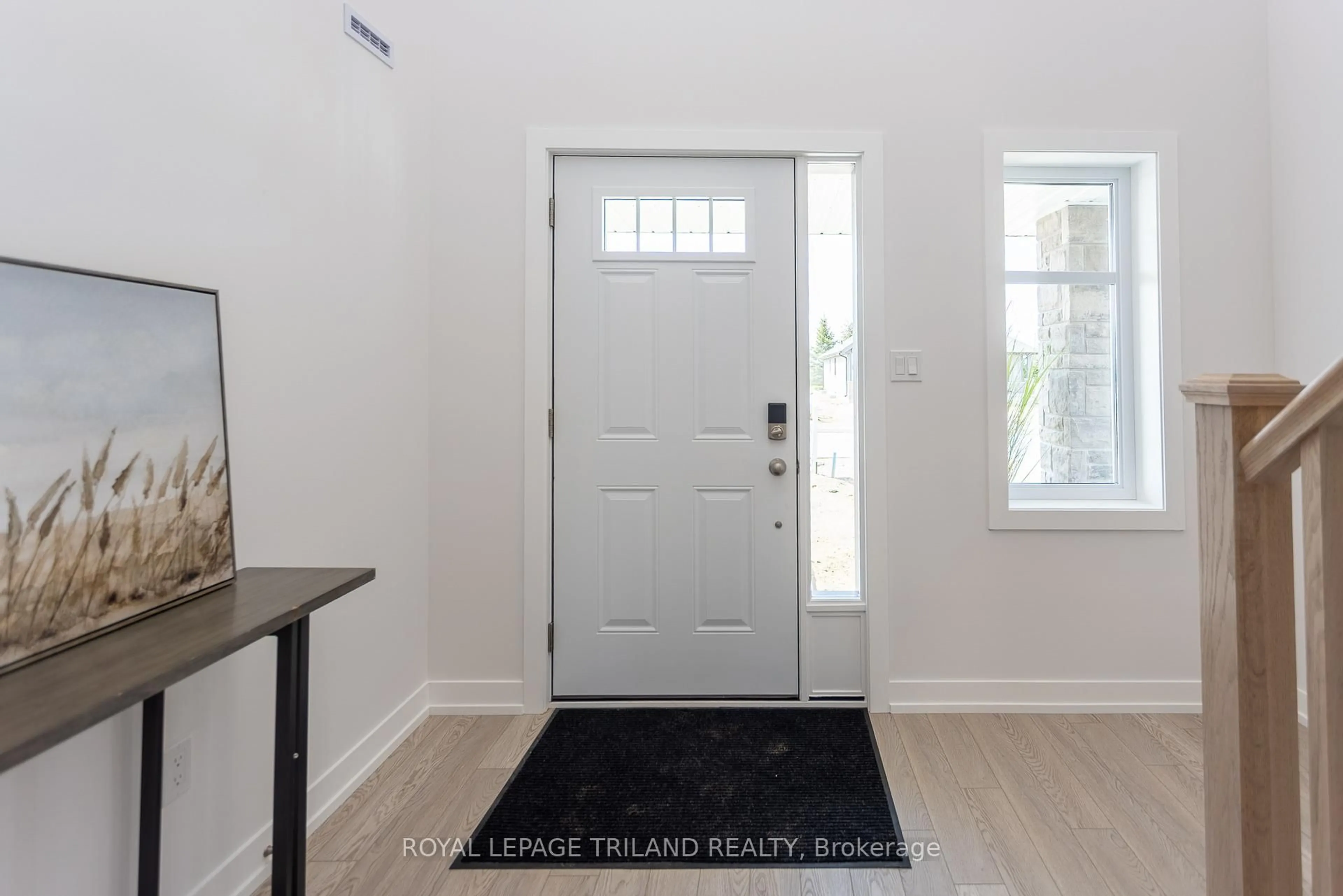 Indoor entryway for 122 STYLES Dr, St. Thomas Ontario N5R 0N8