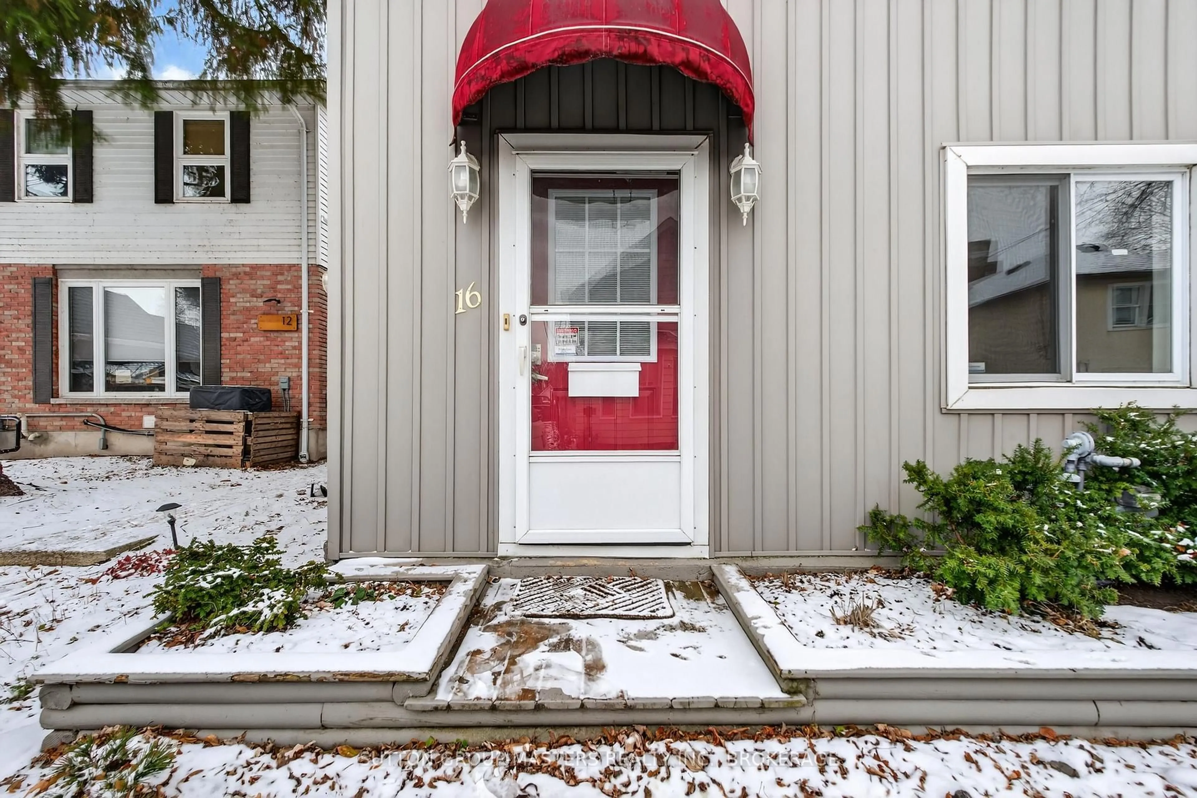 Indoor entryway for 16 Corrigan St, Kingston Ontario K7K 1S4