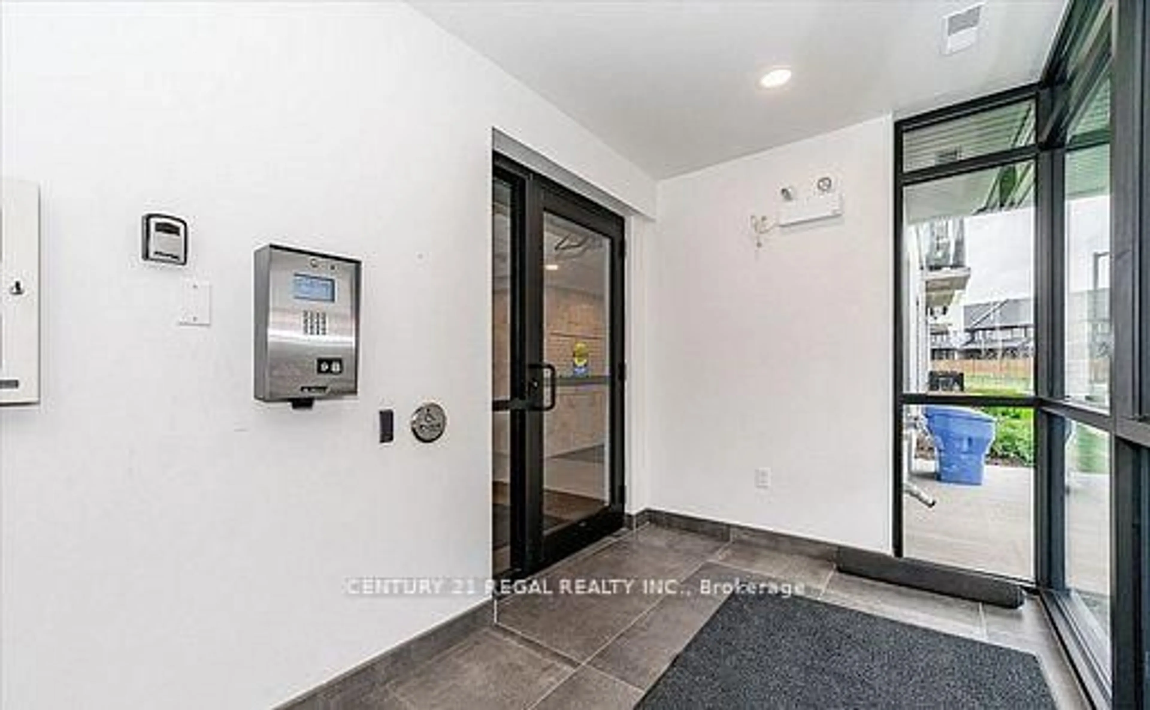 Indoor foyer for 99B Farley Rd #414, Centre Wellington Ontario N1M 0J9