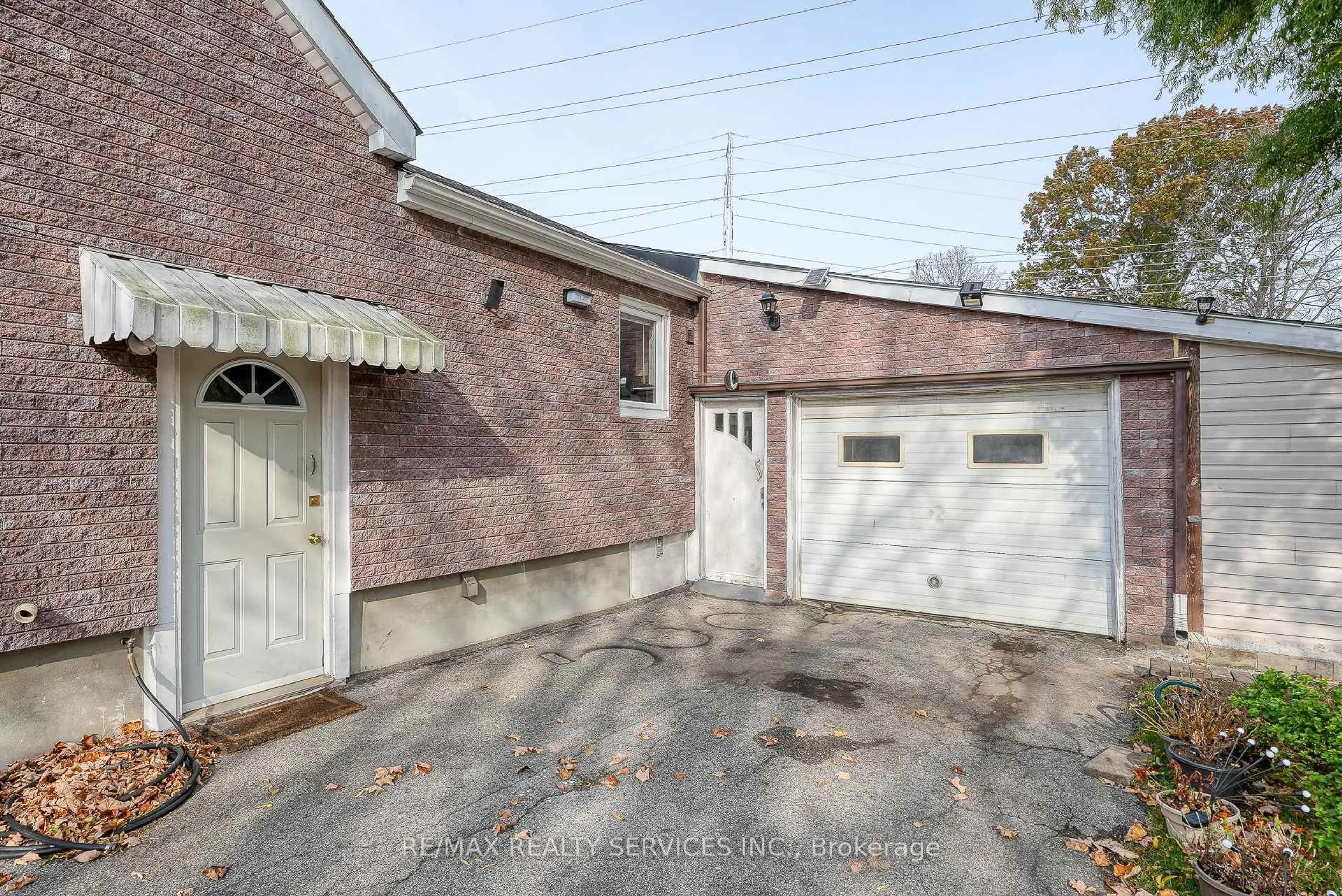 Indoor garage for 24 Norlan Ave, London East Ontario N5W 5P1