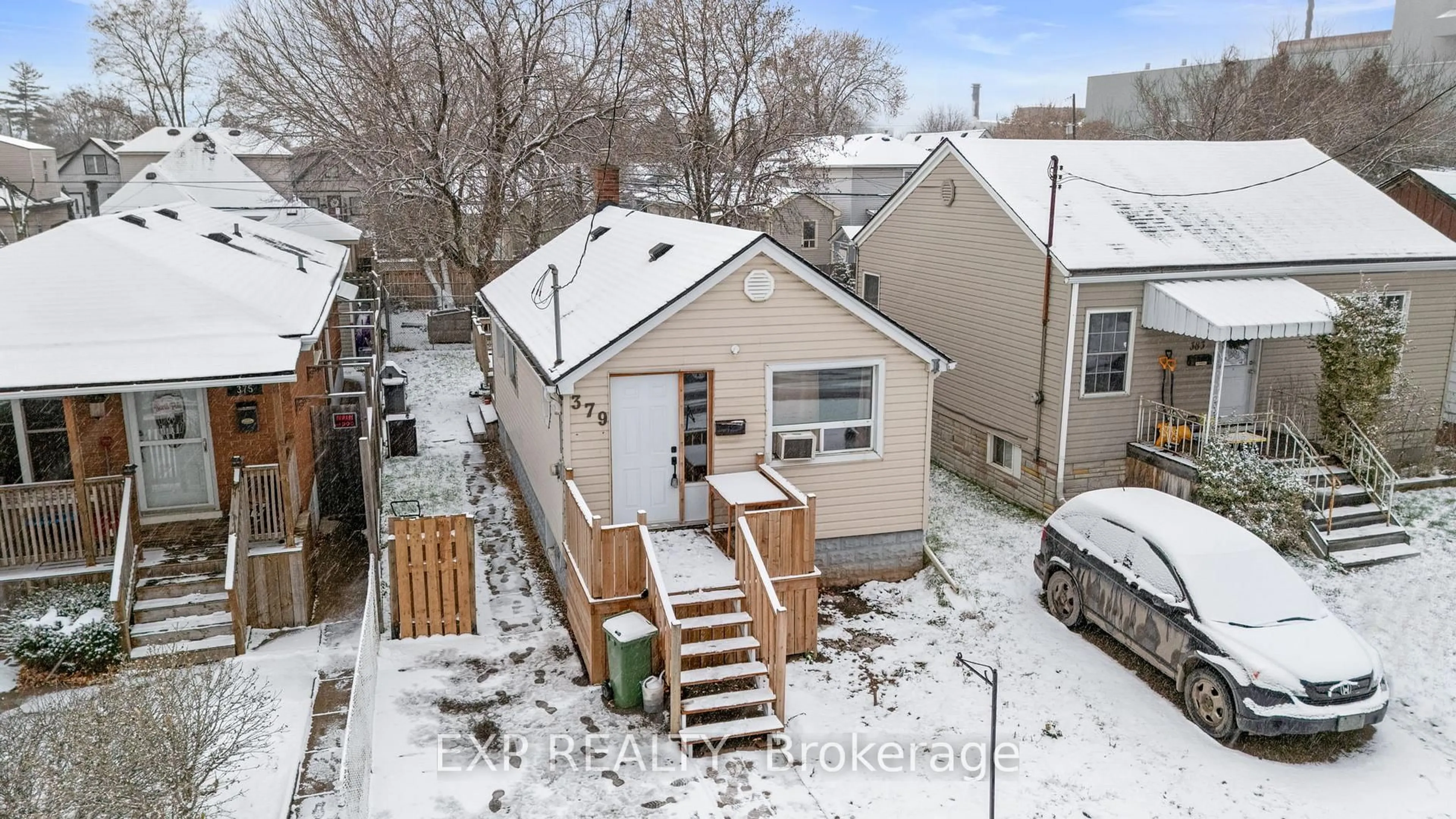 A pic from outside/outdoor area/front of a property/back of a property/a pic from drone, street for 379 Strathearne Ave, Hamilton Ontario L8H 5L2
