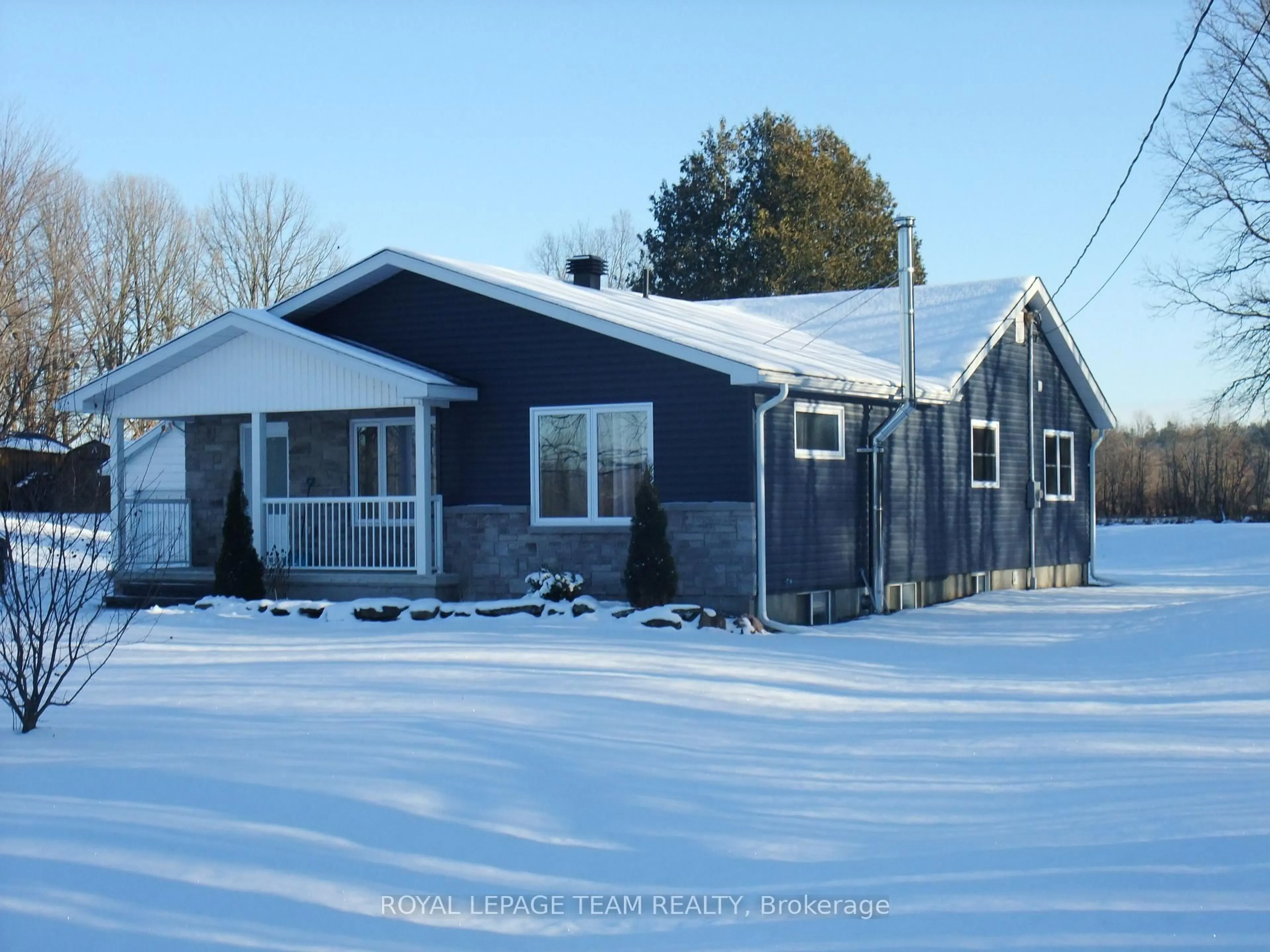 Home with vinyl exterior material, building for 1157 Hwy 132 Highway, Renfrew Ontario K7V 3Z5