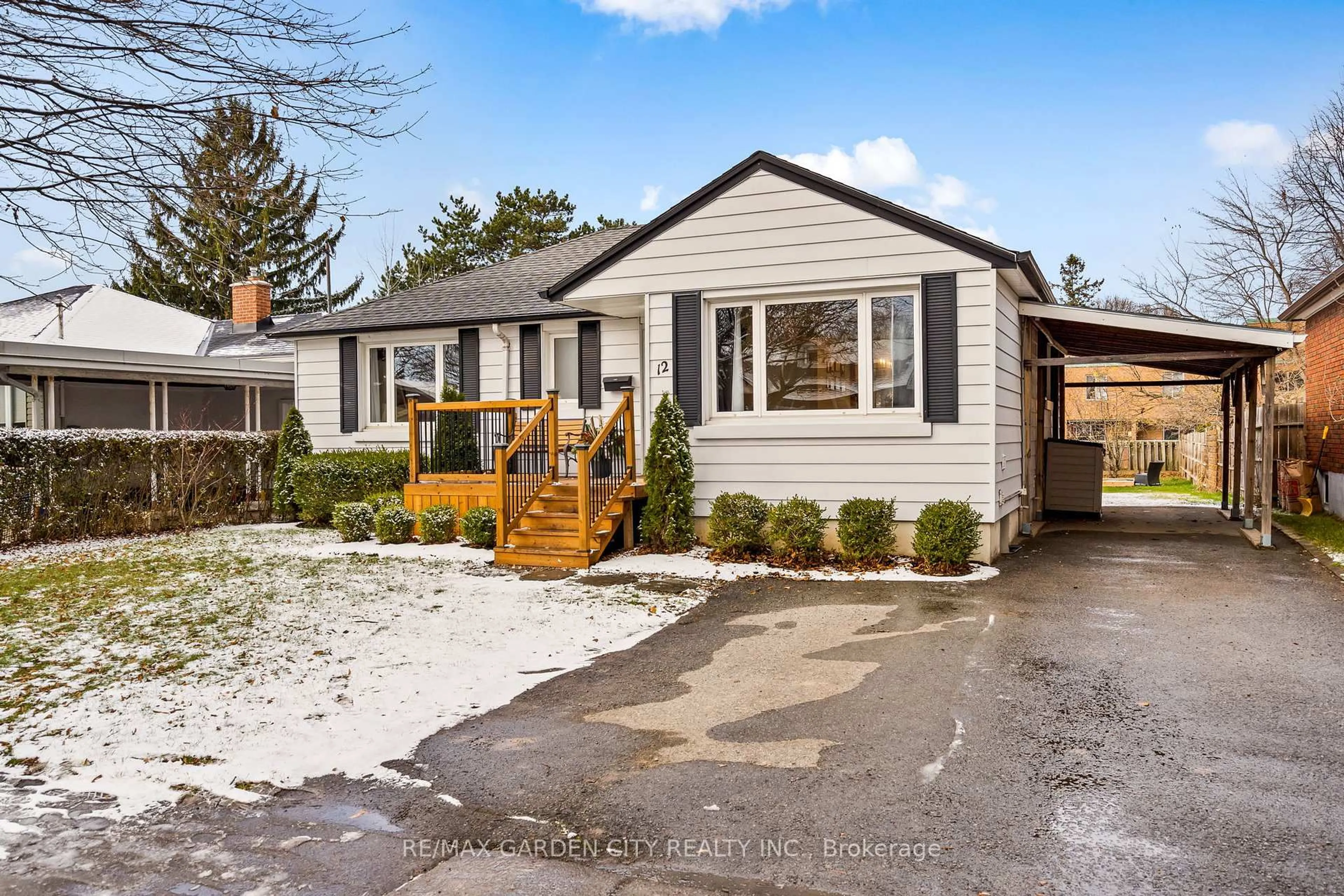 Home with vinyl exterior material, street for 12 Nello St, St. Catharines Ontario L2N 1G6