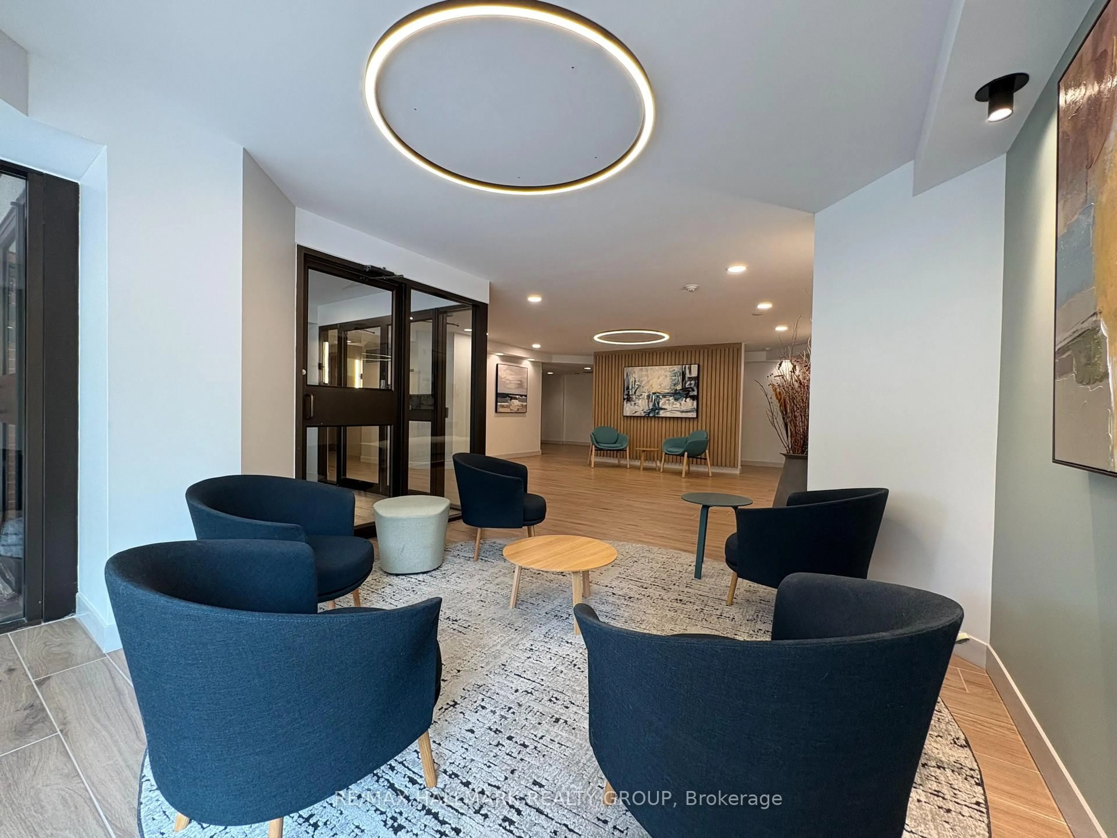 Indoor foyer for 225 Alvin Rd #316, Ottawa Ontario K1K 4H6