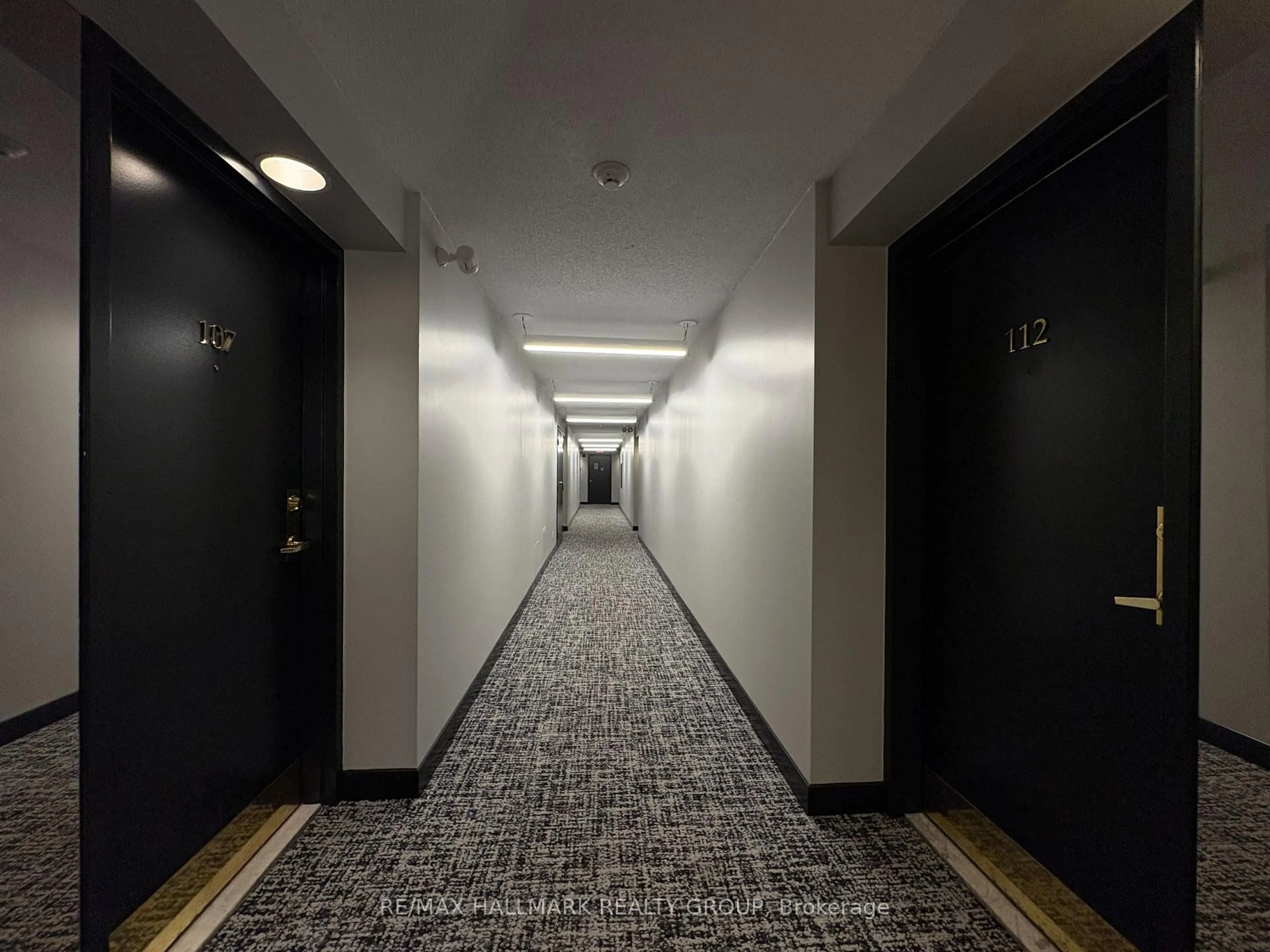 Indoor foyer for 225 Alvin Rd #316, Ottawa Ontario K1K 4H6