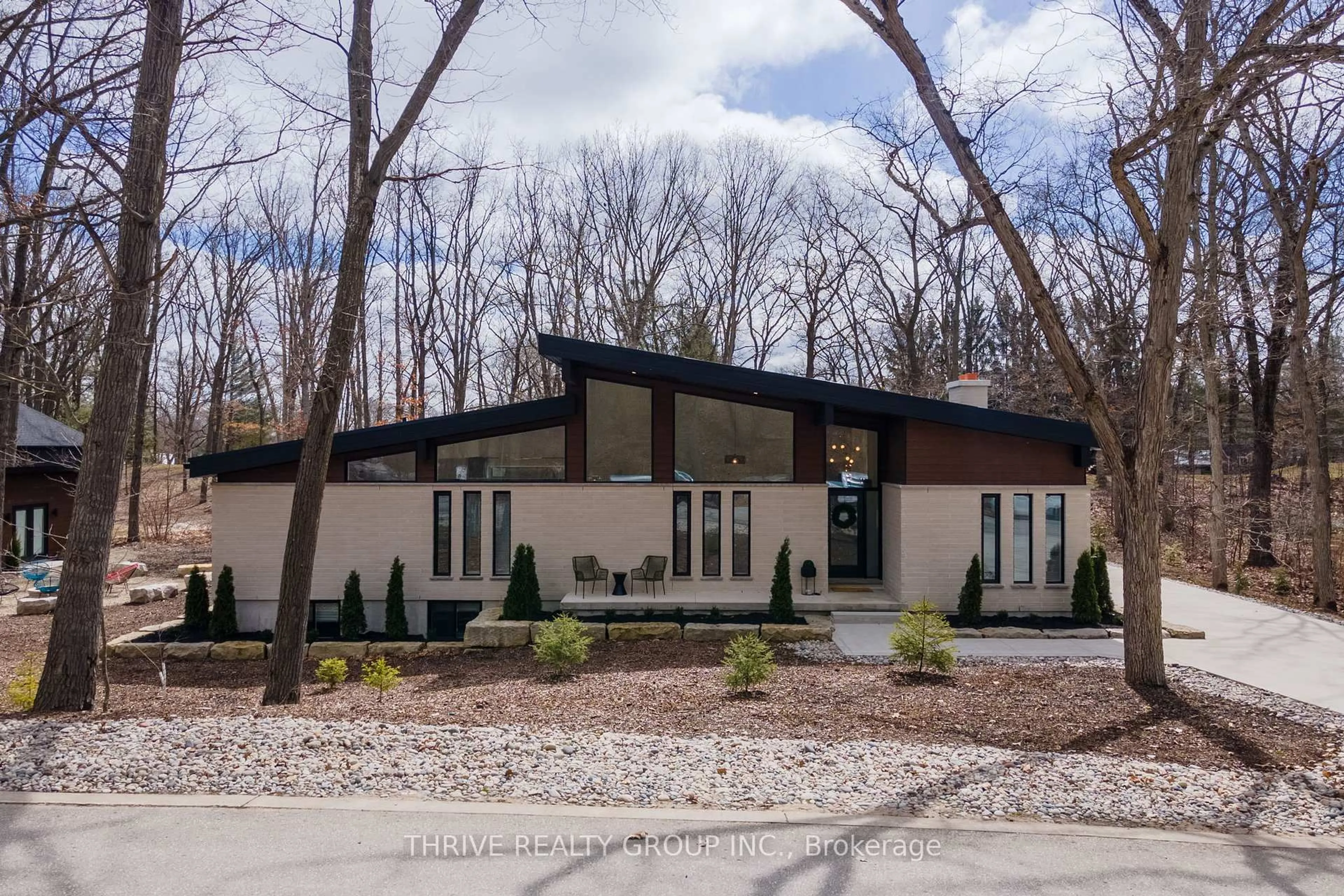 Home with vinyl exterior material, unknown for 10107 Pinery Bluffs Rd, Lambton Shores Ontario N0M 1T0