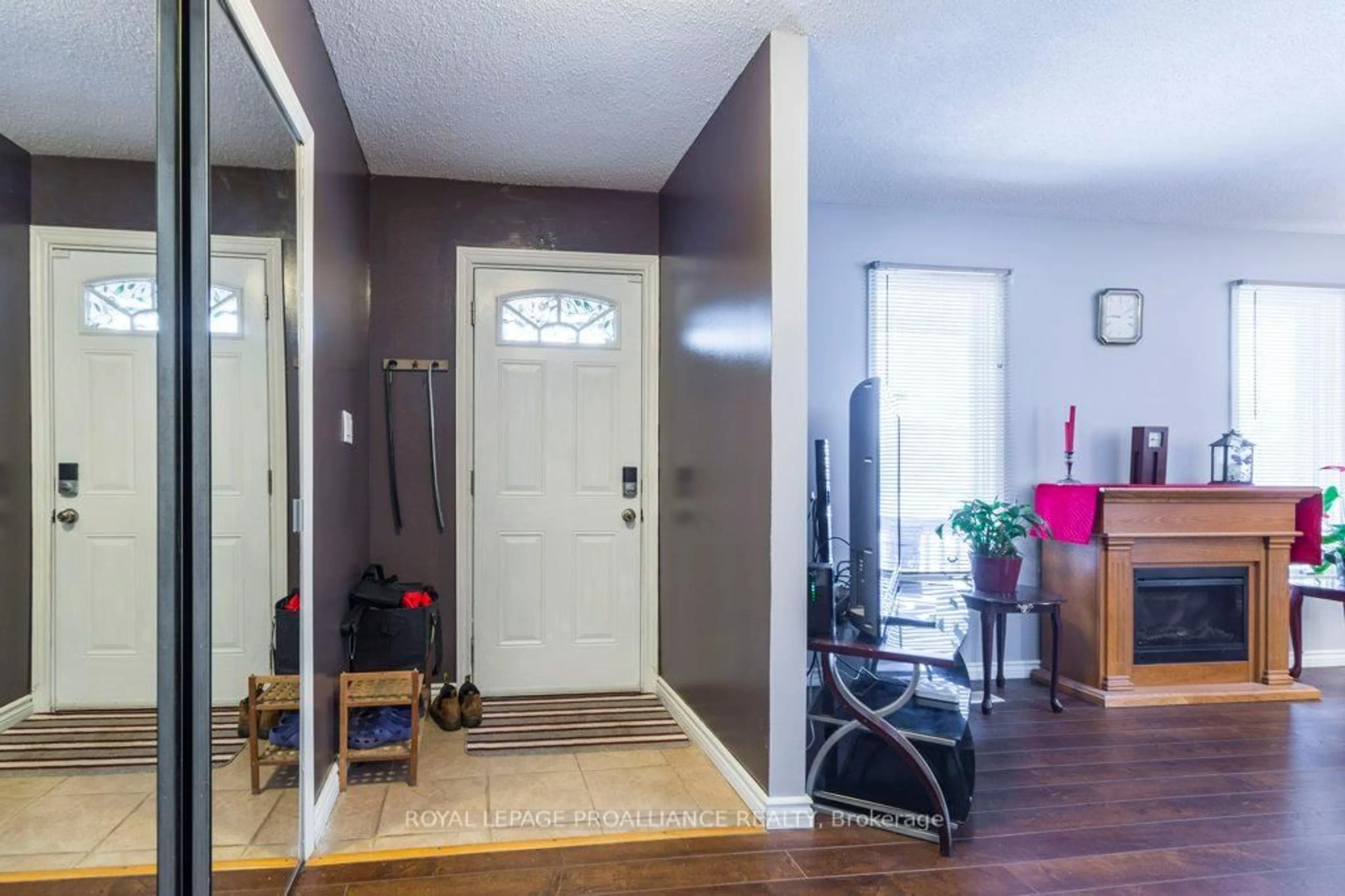 Indoor entryway for 306 South Trent St, Hastings Ontario K0K 2C0