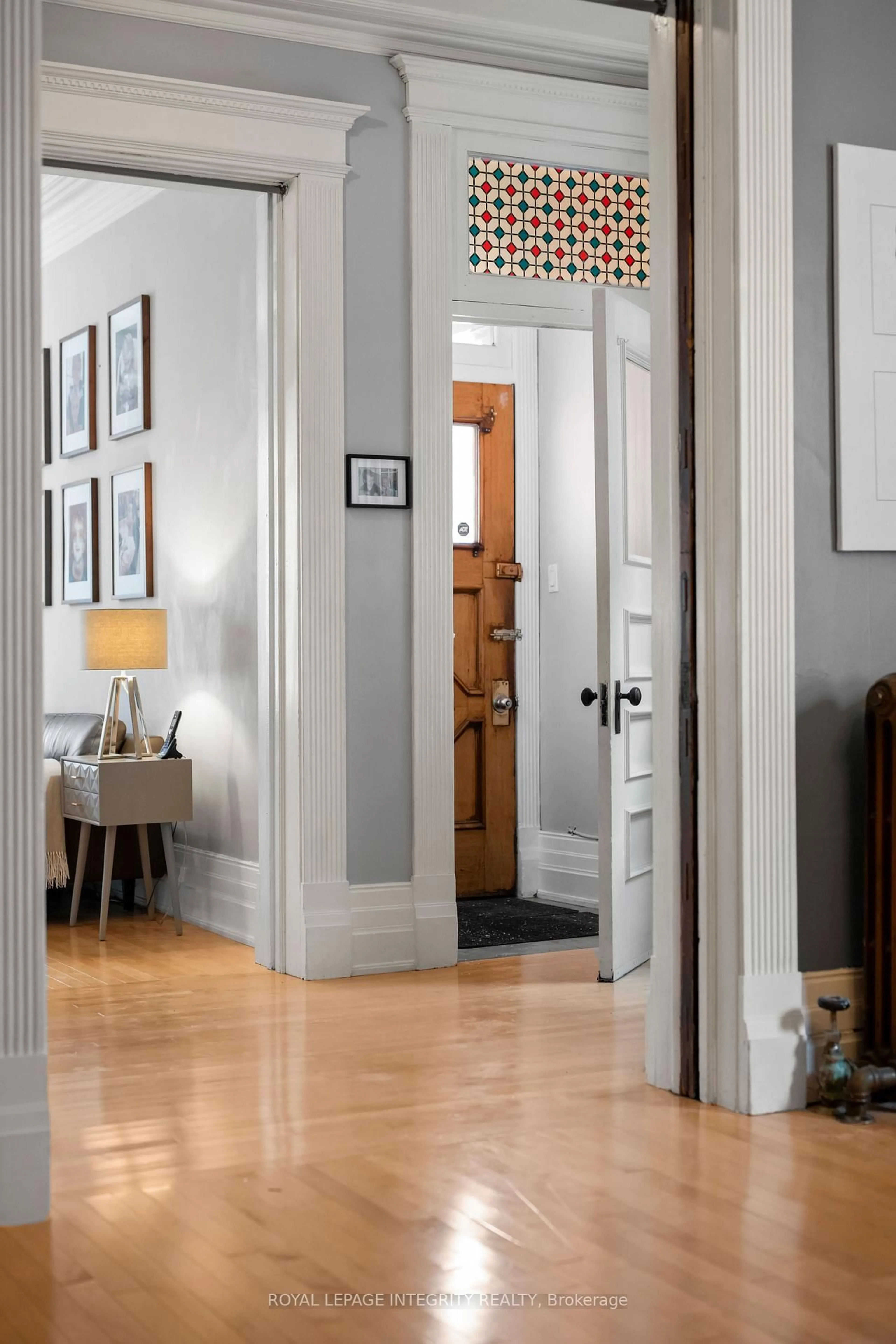 Indoor entryway for 553 Gilmour St, Ottawa Ontario K1R 5L5