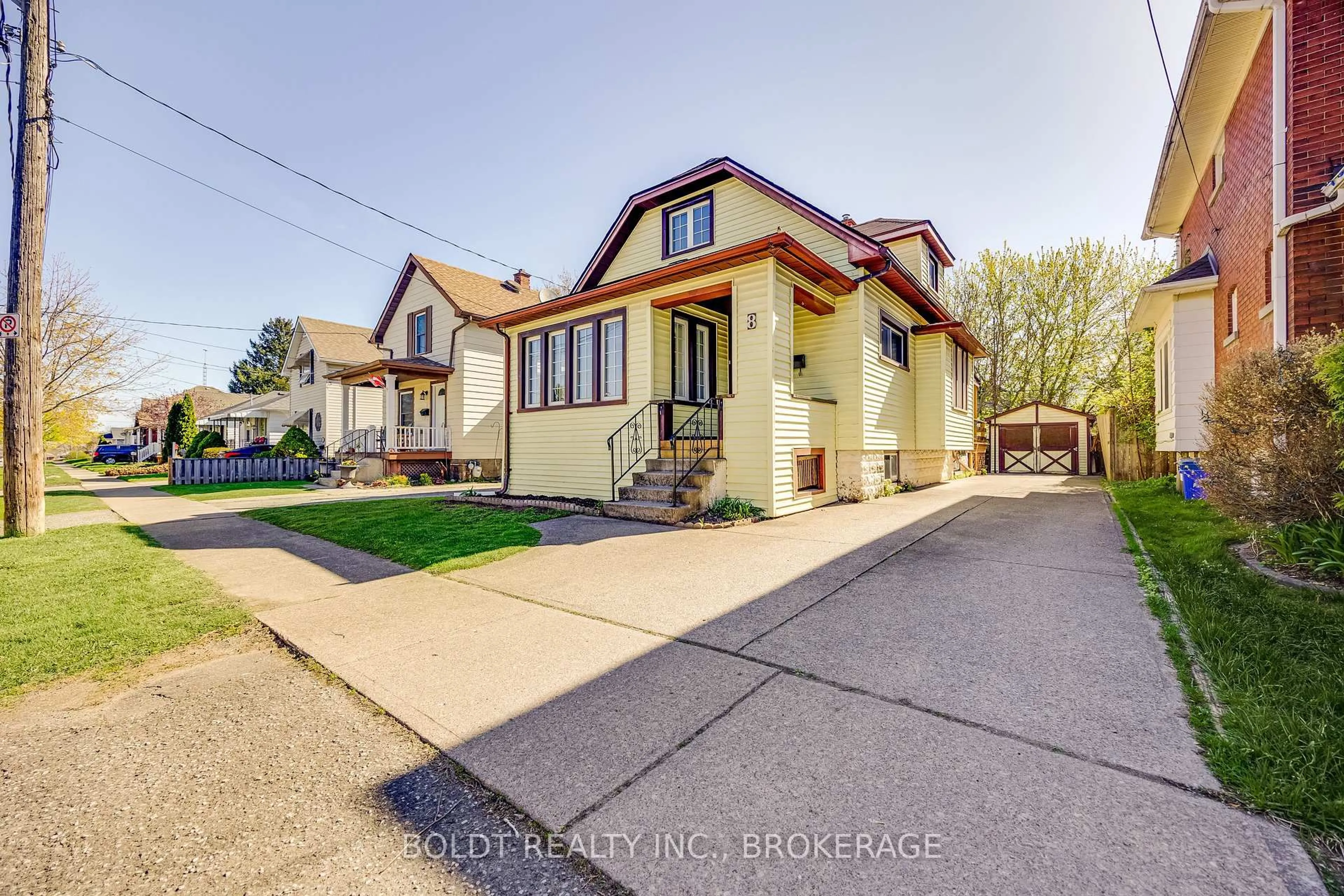 Unknown for 8 Chelsea St, St. Catharines Ontario L2P 3B8