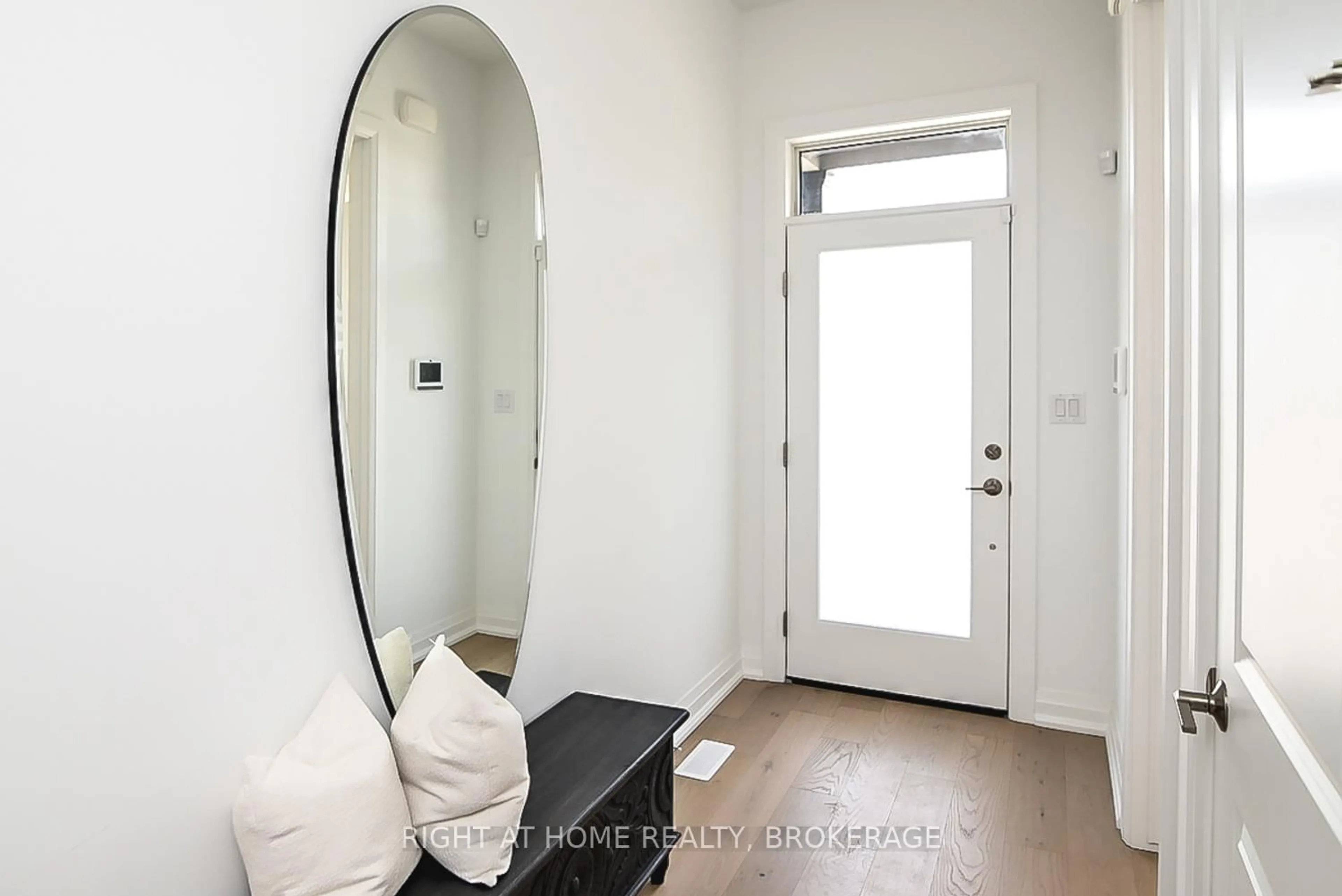 Indoor entryway for 3318 Weinbrenner Rd #7, Niagara Falls Ontario L2G 3S2