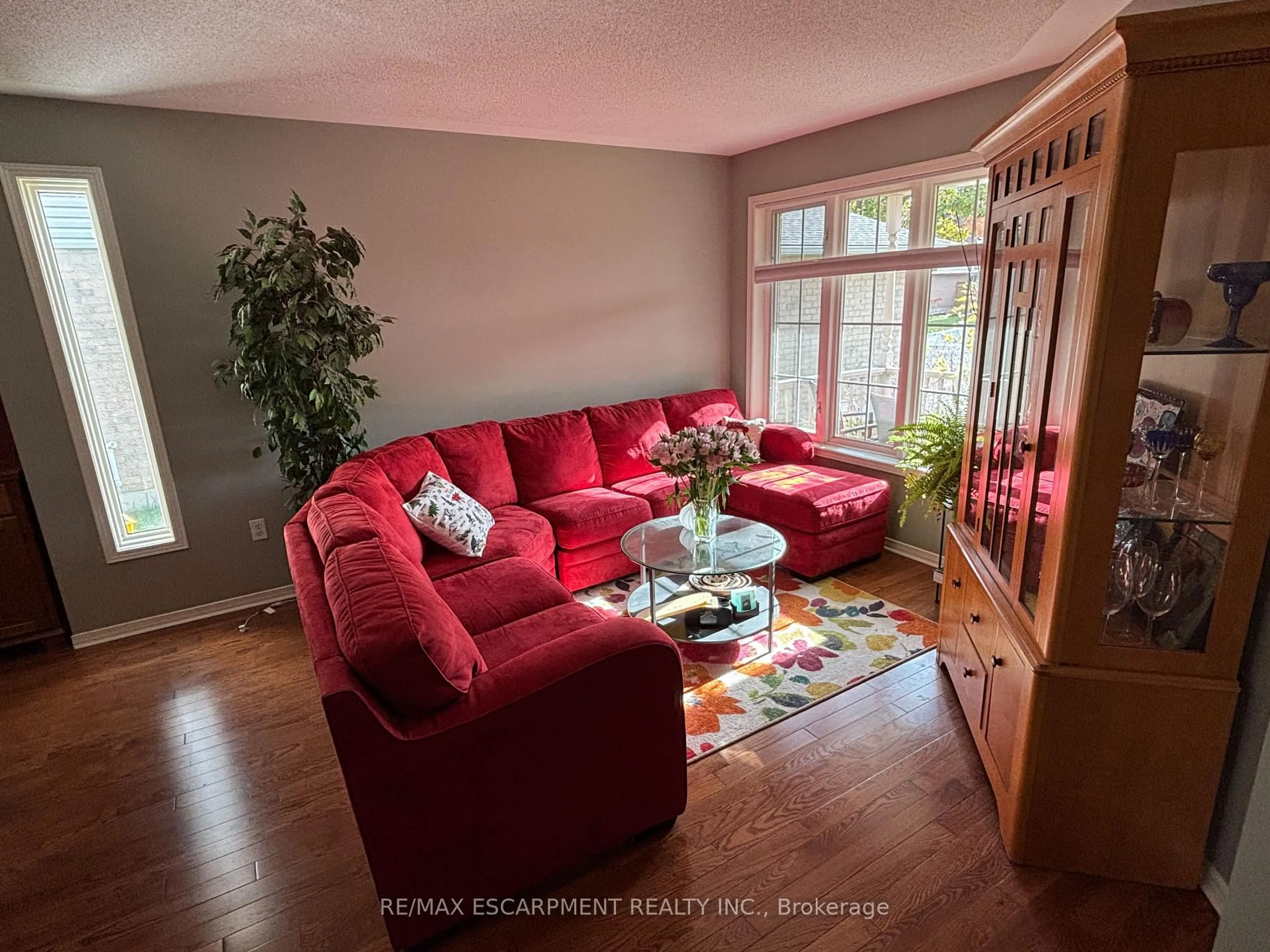 Living room with furniture, unknown for 111 Duncairn Cres, Hamilton Ontario L9C 6E9