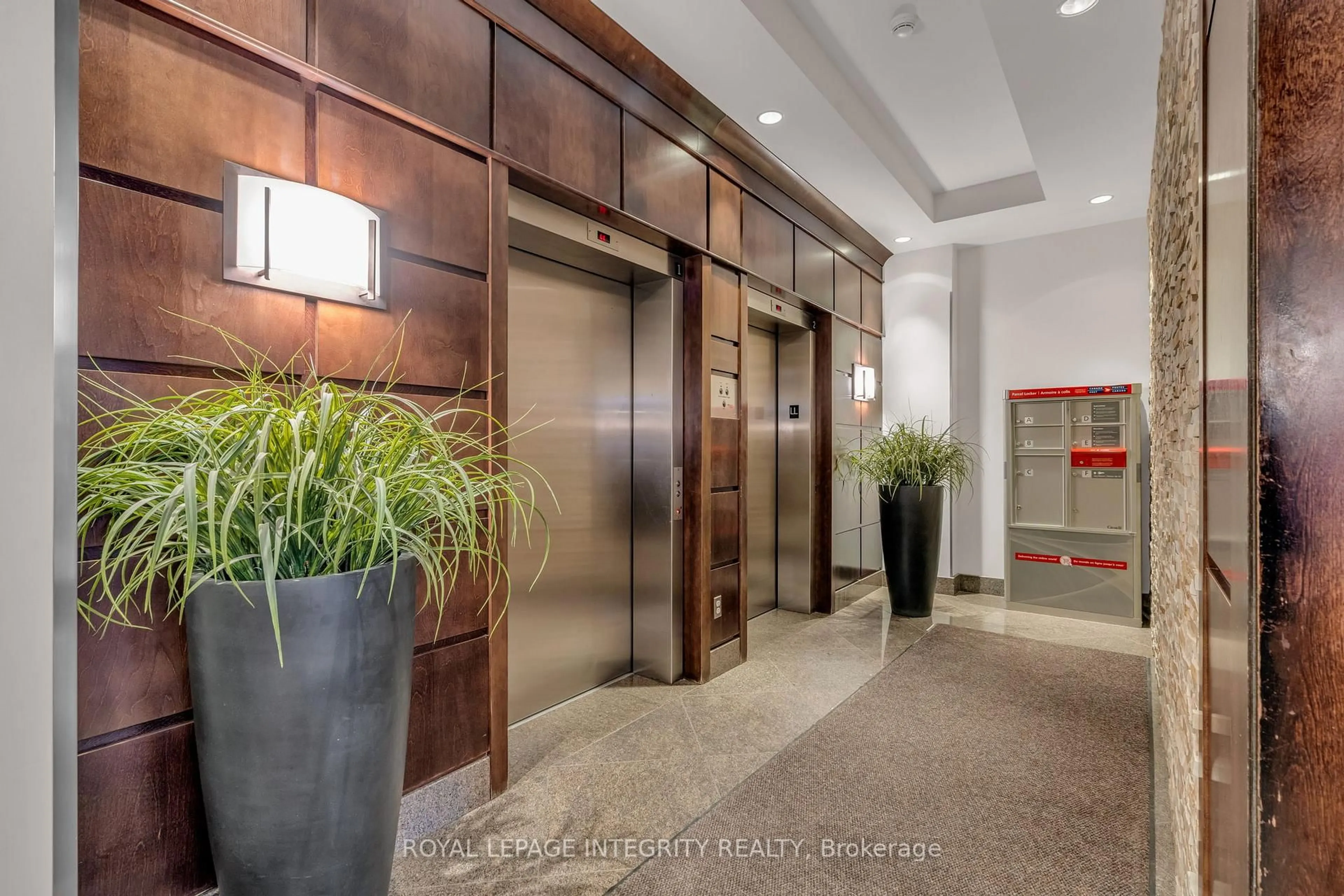 Indoor foyer for 200 Besserer St #309, Ottawa Ontario K1N 0A7