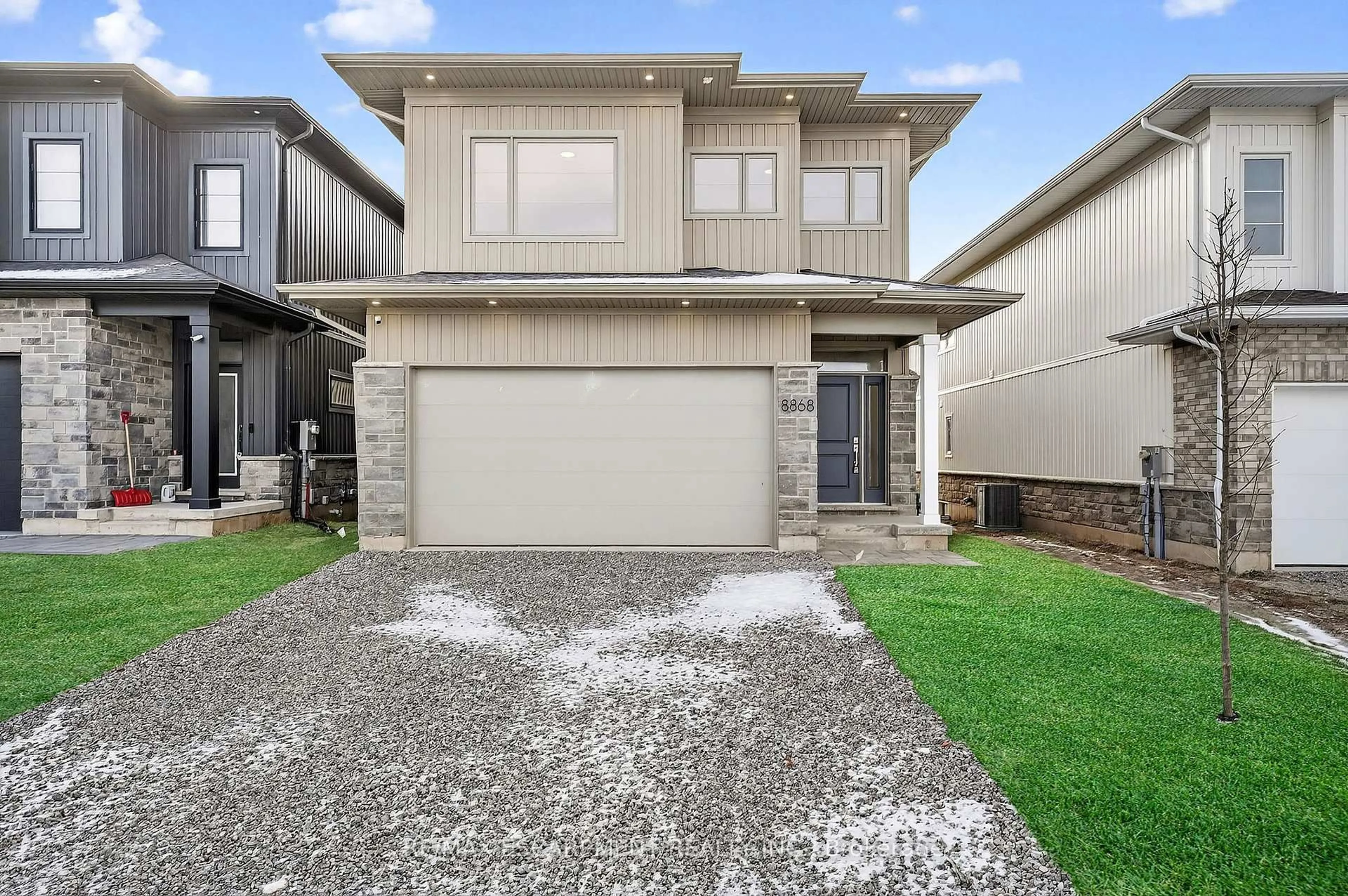 A pic from outside/outdoor area/front of a property/back of a property/a pic from drone, street for 8868 Angie Dr, Niagara Falls Ontario L2H 3W8