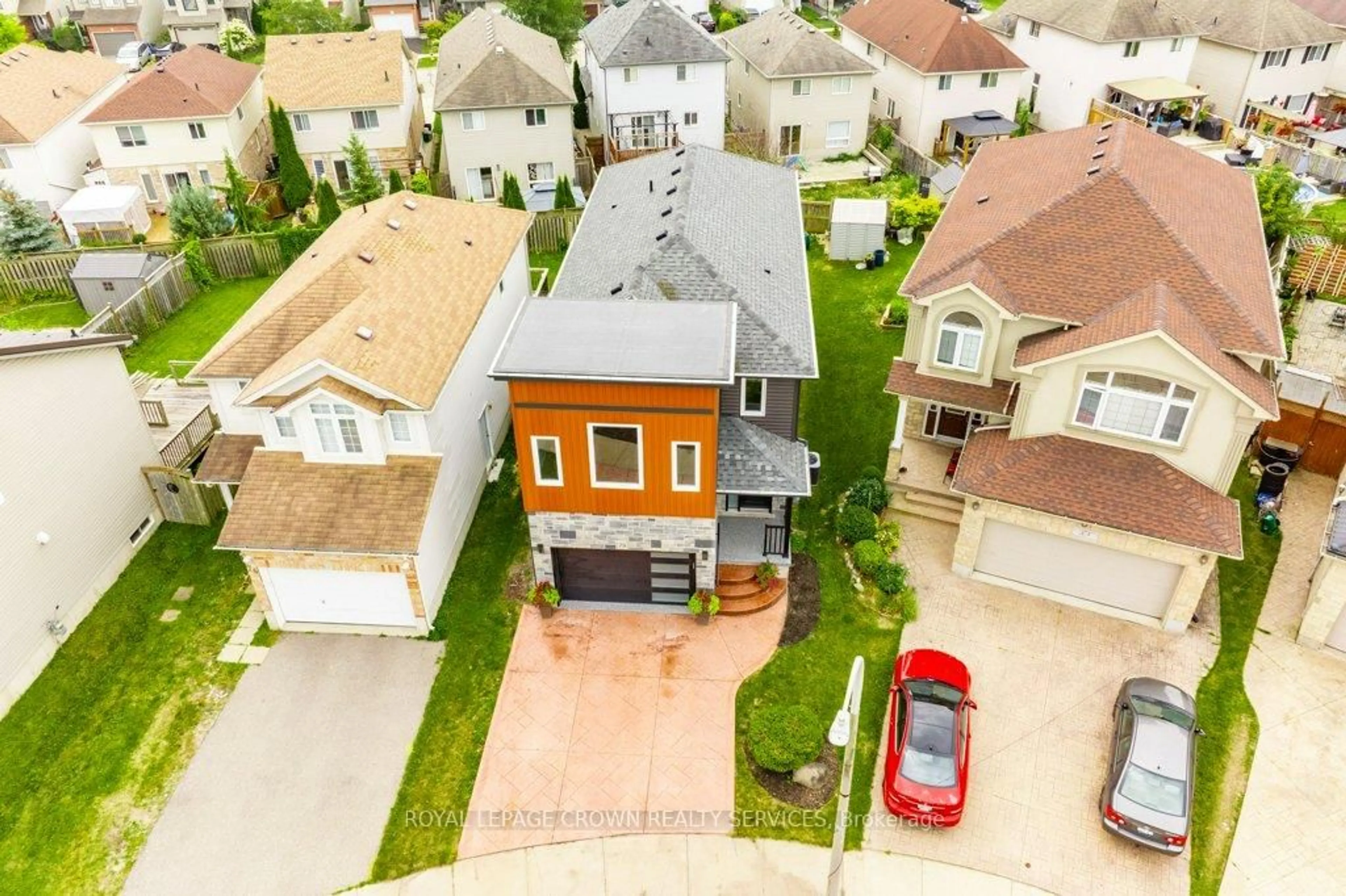 A pic from outside/outdoor area/front of a property/back of a property/a pic from drone, street for 79 Winding Meadow Crt, Kitchener Ontario N2N 3P7