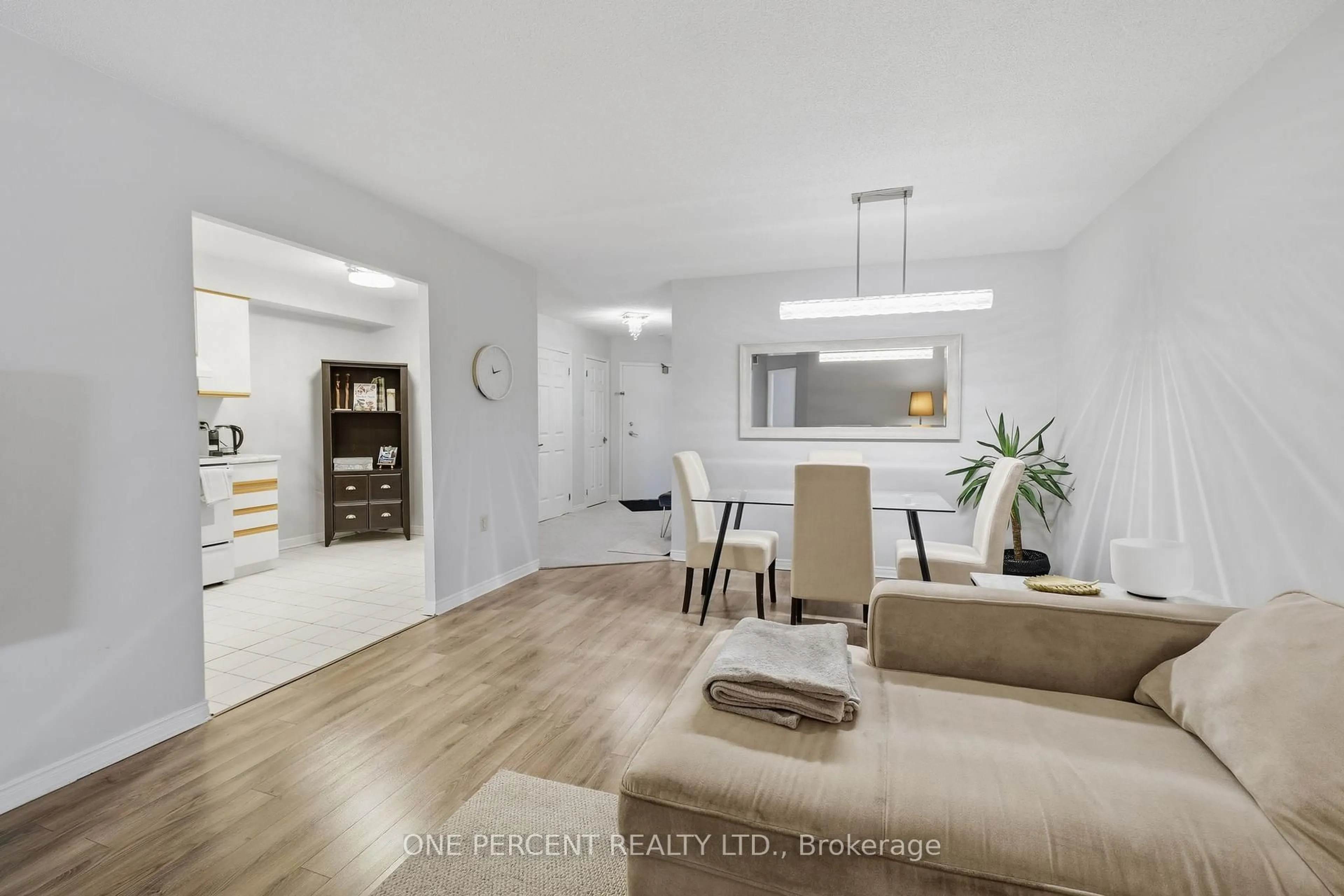 Unknown for 695 Richmond St #709, London East Ontario N6A 5M8