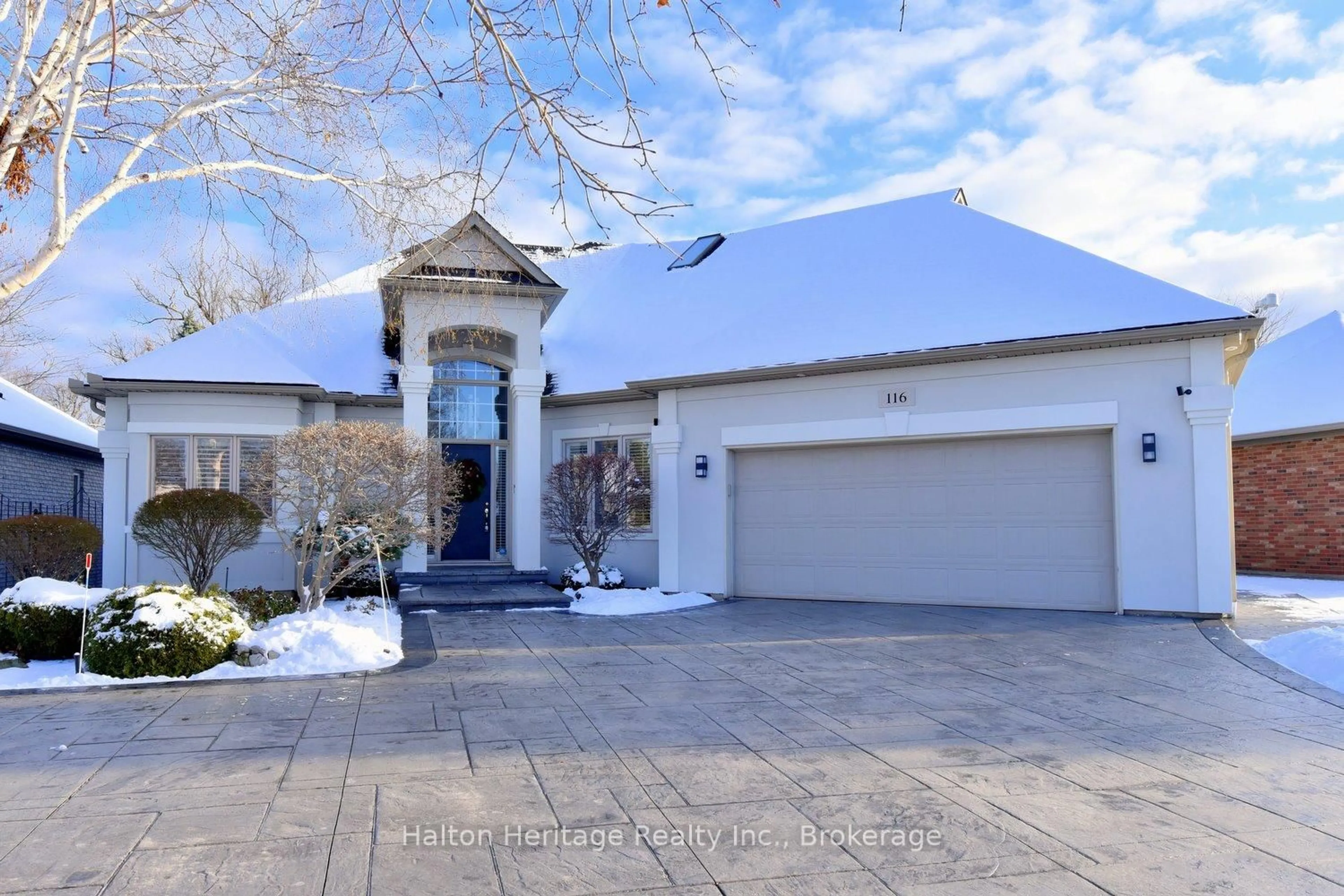 A pic from outside/outdoor area/front of a property/back of a property/a pic from drone, street for 116 Grindstone Way, Hamilton Ontario L9H 7B6