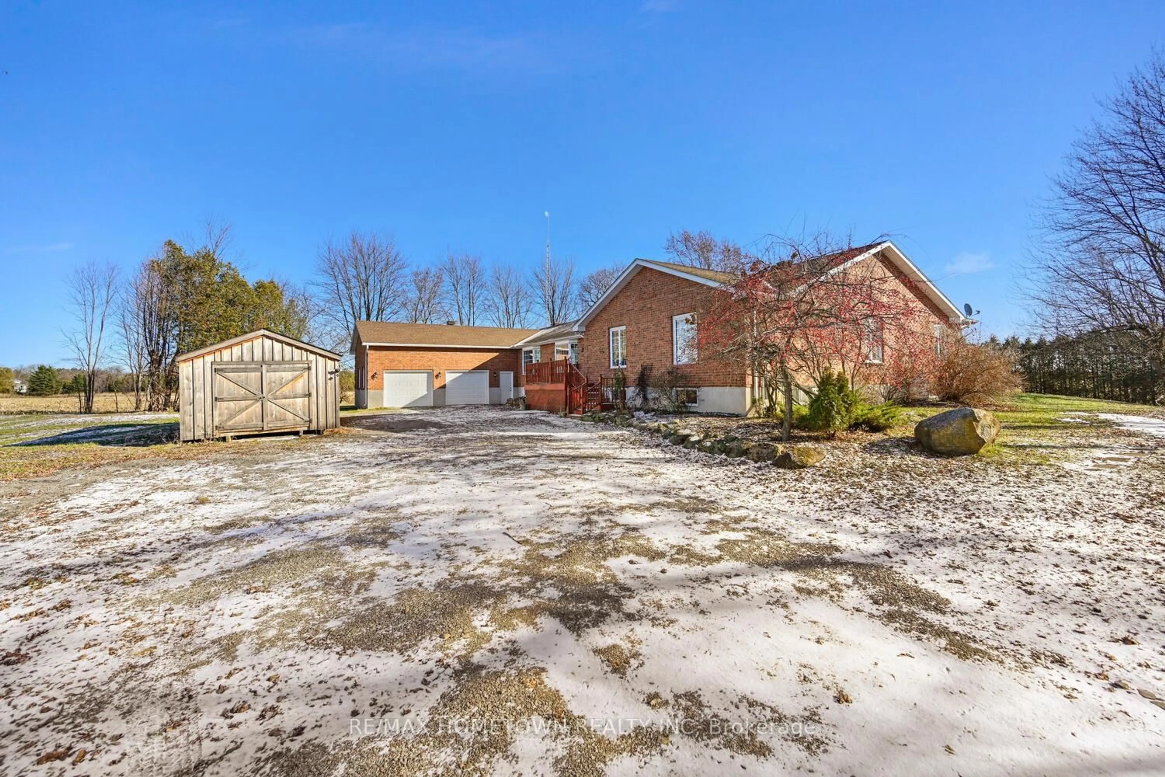 A pic from outside/outdoor area/front of a property/back of a property/a pic from drone, street for 3583 Carman Rd, South Dundas Ontario K0E 1C0