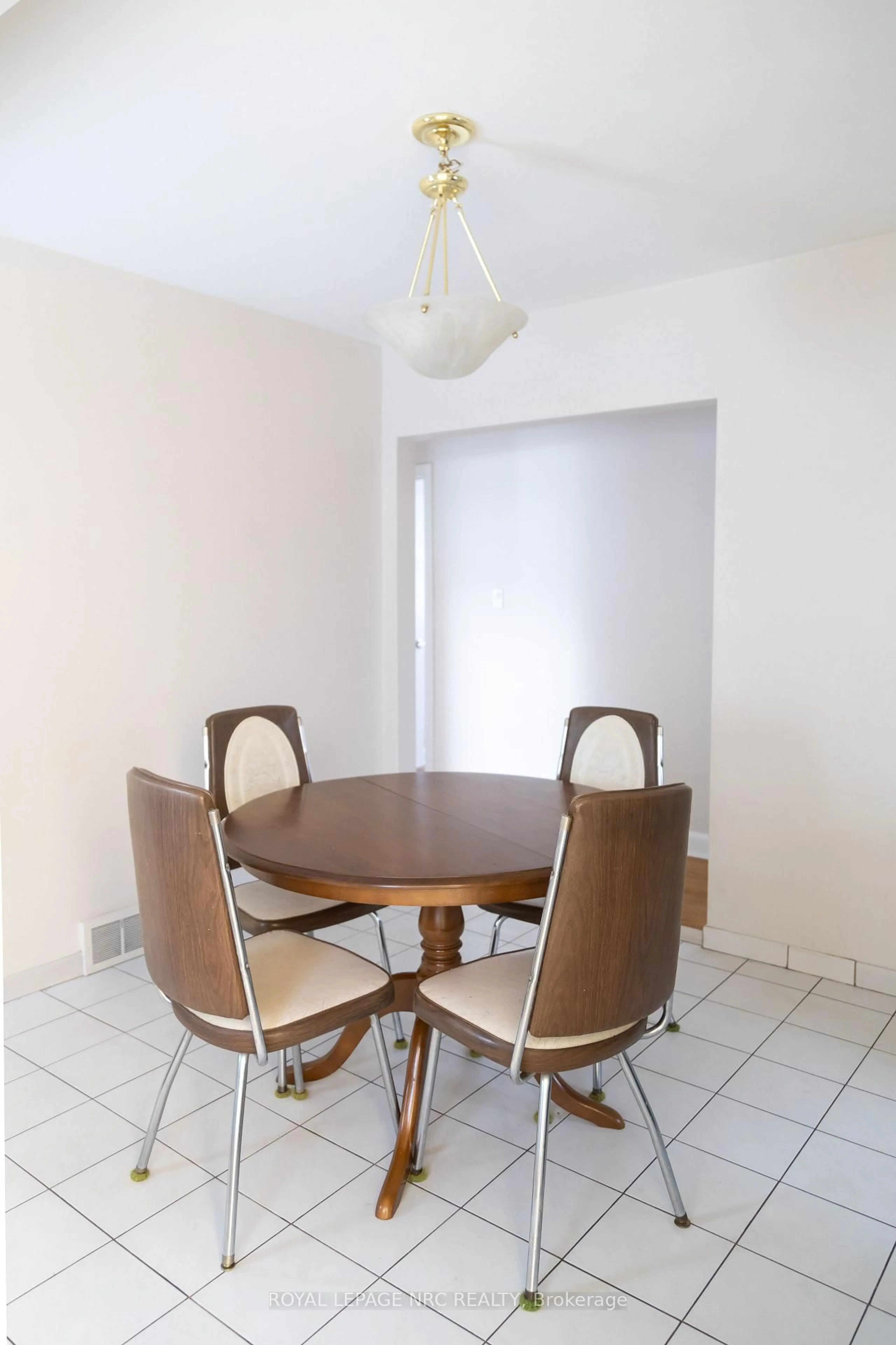 Dining room, unknown for 5905 Valley Way, Niagara Falls Ontario L2E 1X9