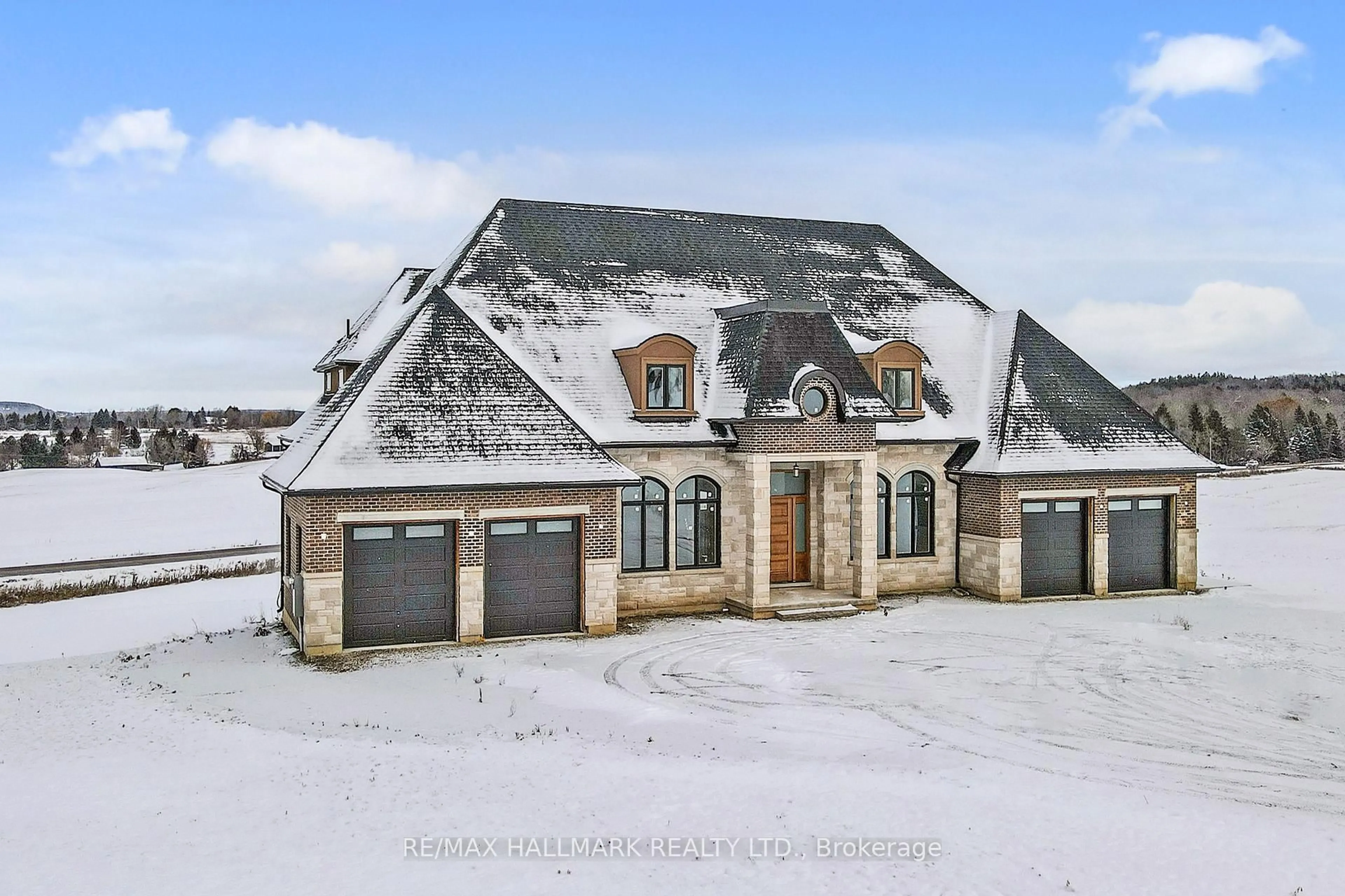 A pic from outside/outdoor area/front of a property/back of a property/a pic from drone, street for 753281 2nd Line Concession, Mono Ontario L9W 2Z1