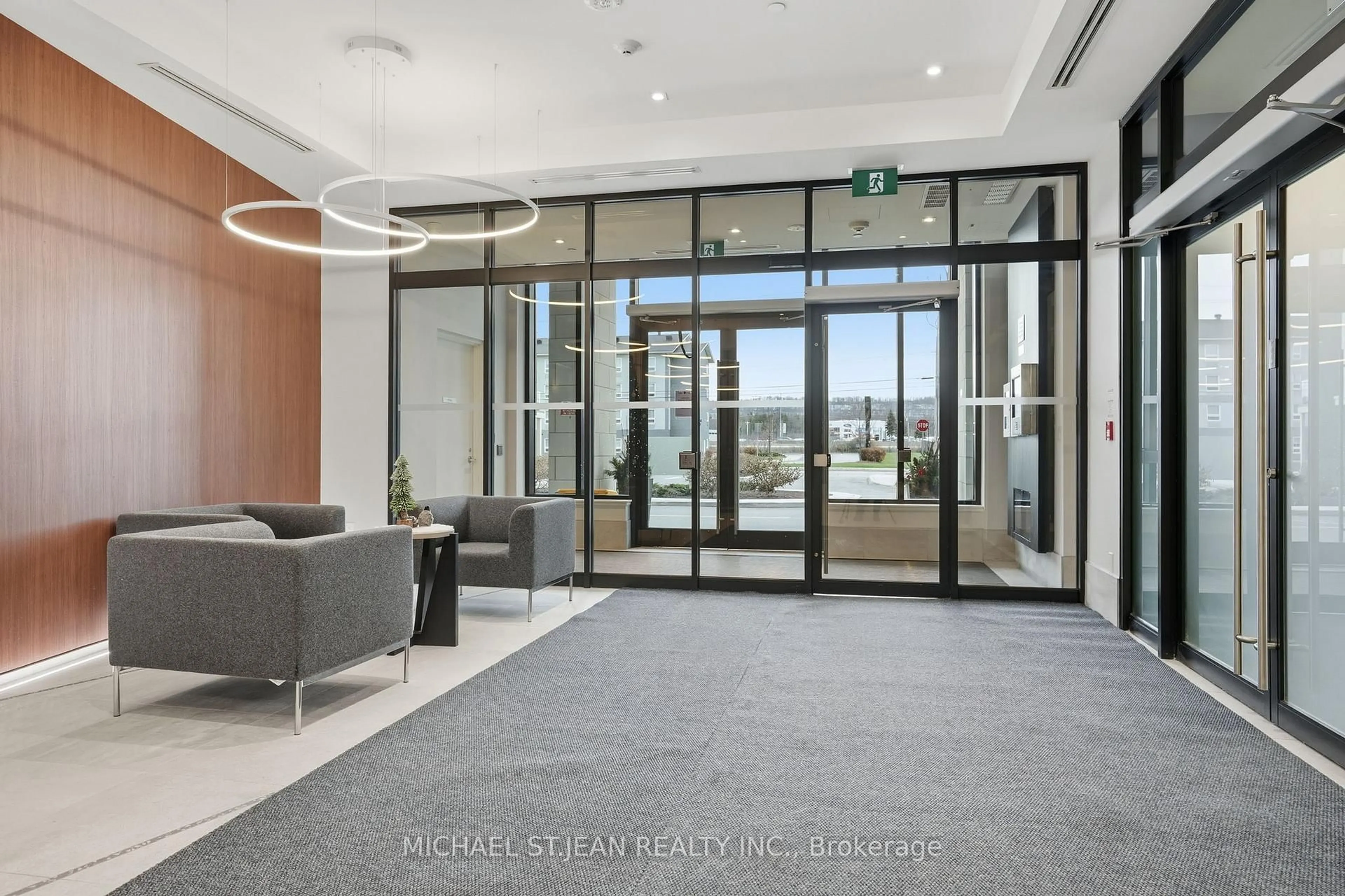 Indoor foyer for 385 Winston Rd #402, Grimsby Ontario L3M 4E8