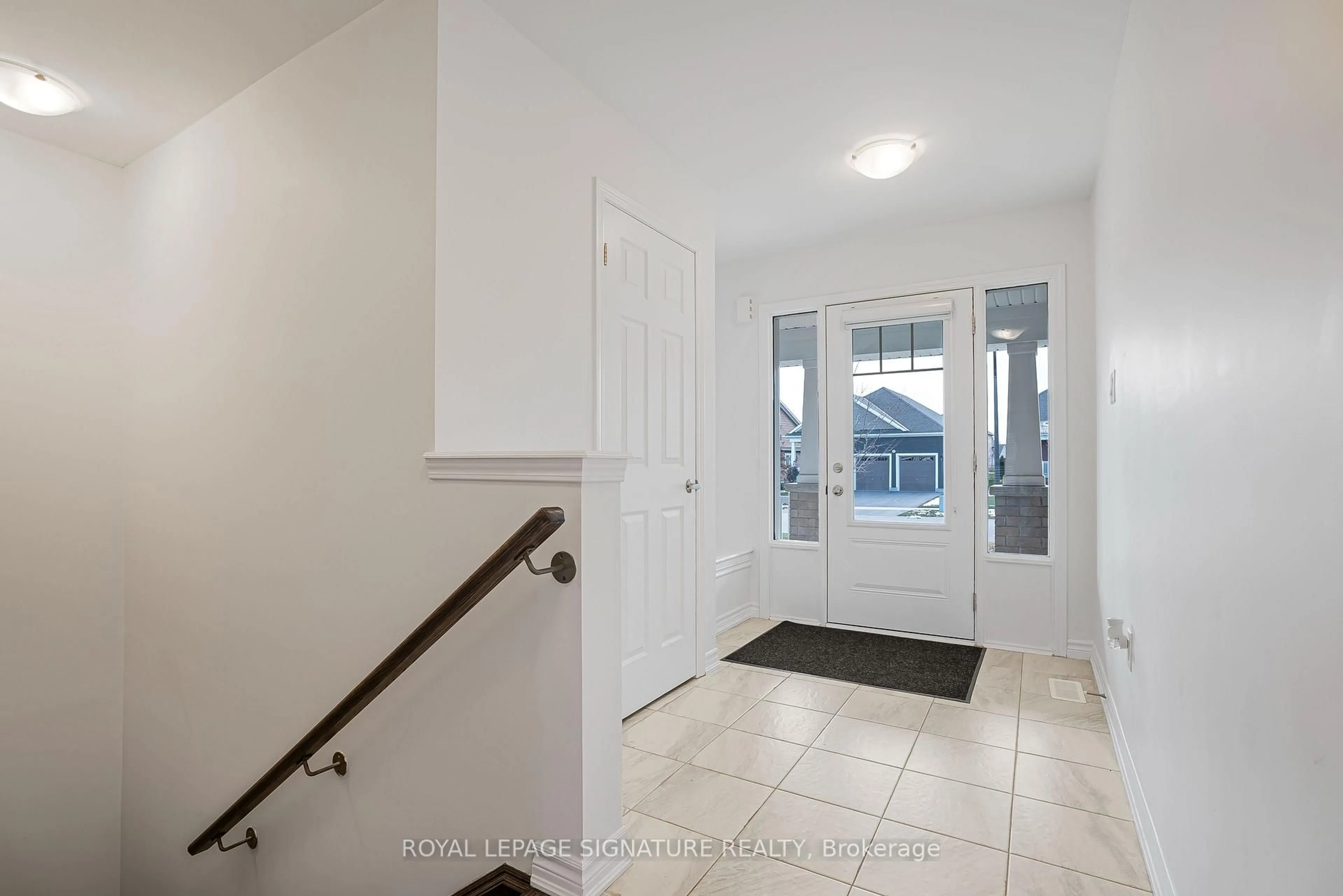 Indoor entryway for 72 Chambery St, Bracebridge Ontario P1L 0G2