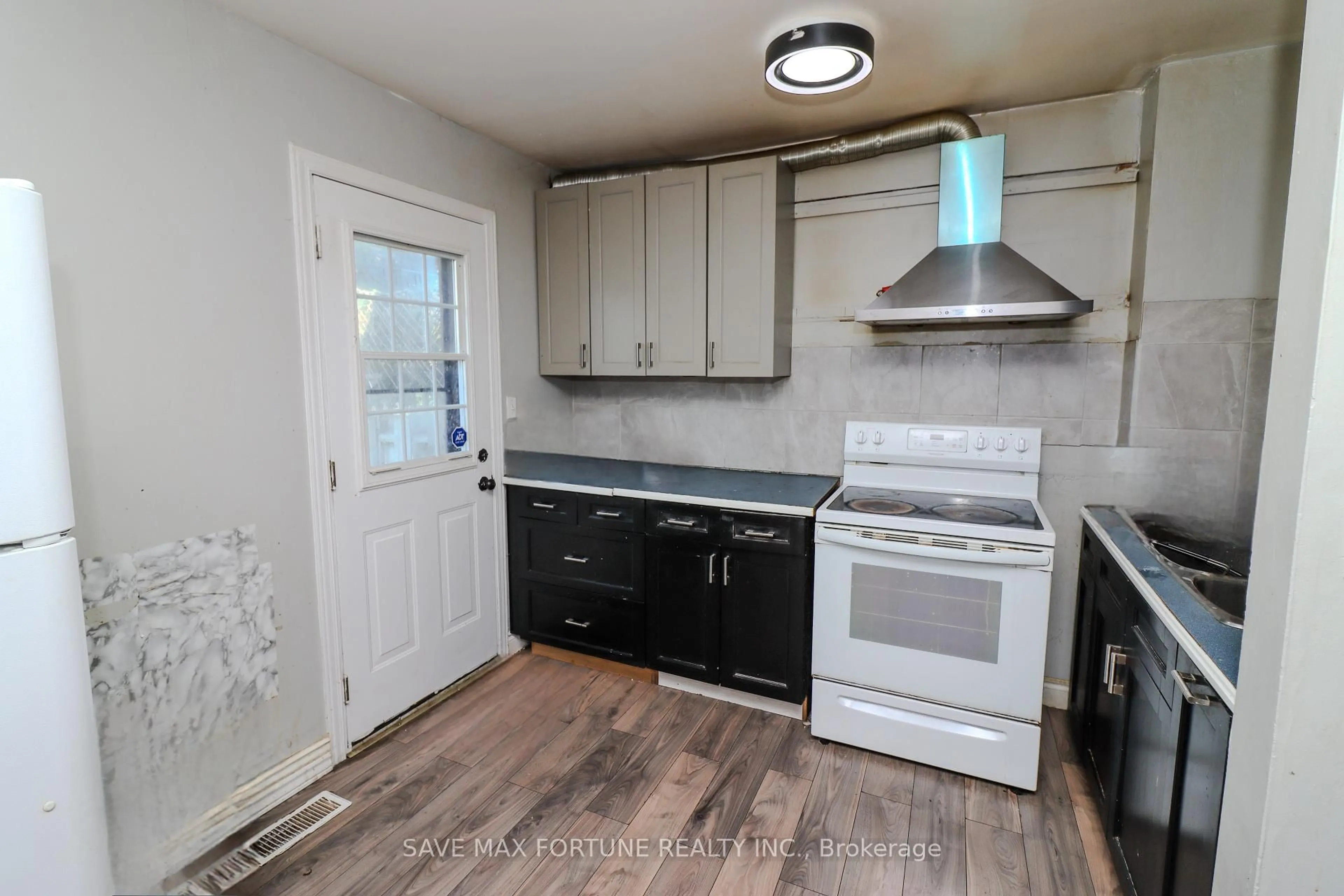 Standard kitchen, unknown for 116 NOTCH HILL Rd #9, Kingston Ontario K7M 2X1