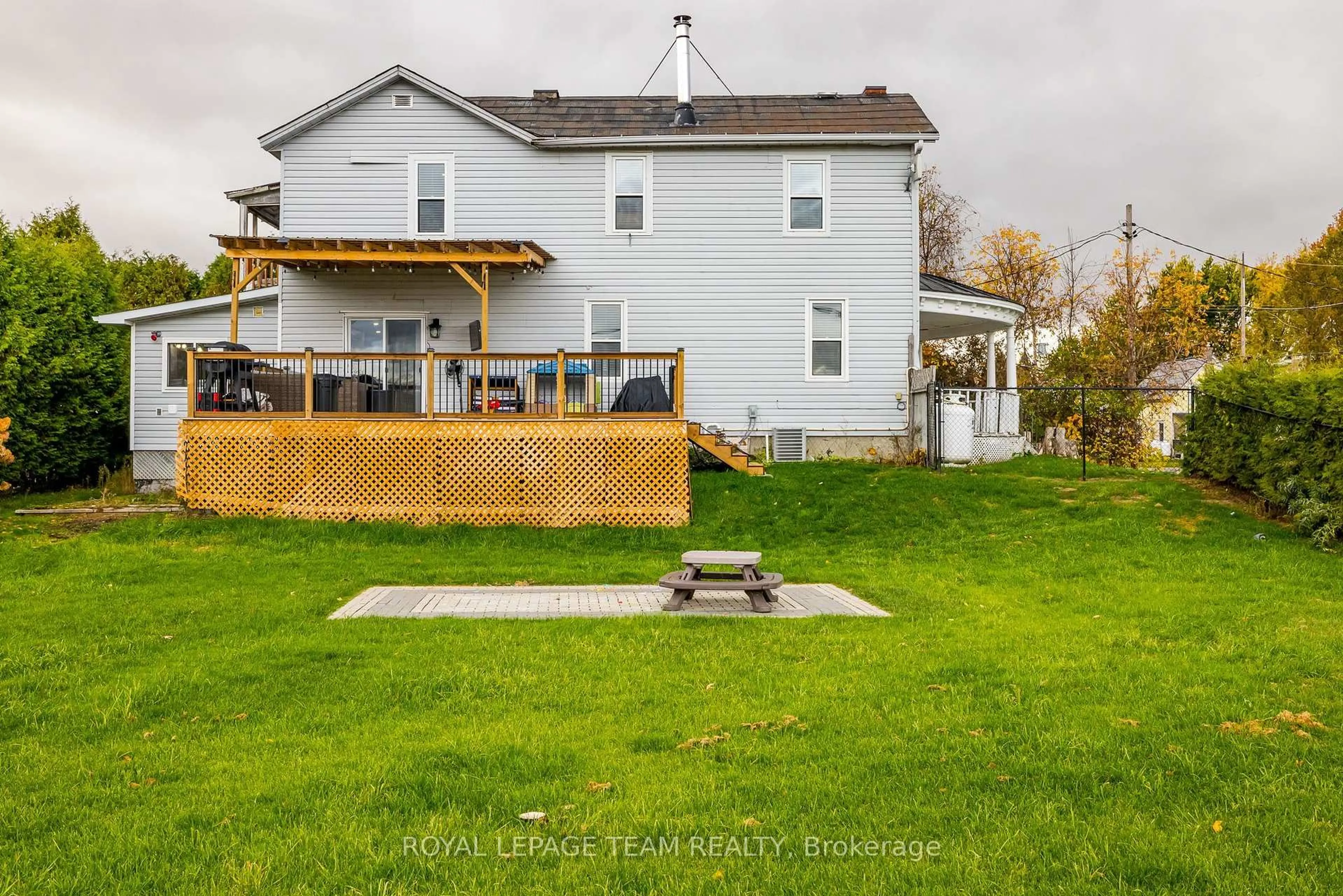 Patio, street for 10528 Van Allen Rd, North Dundas Ontario K0E 1S0