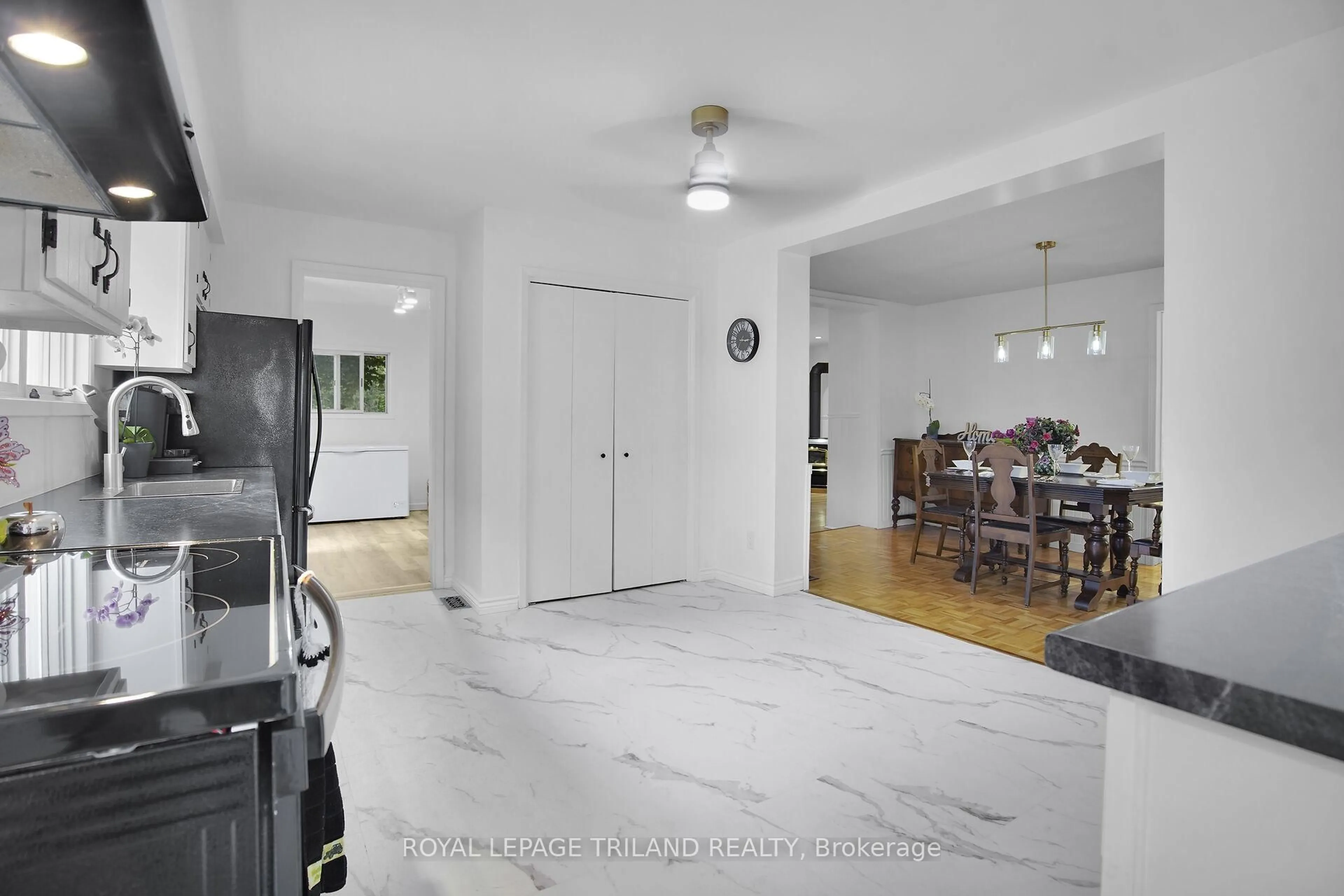 Open concept kitchen, ceramic/tile floor for 209 Water St, Lucan Biddulph Ontario N0M 2J0