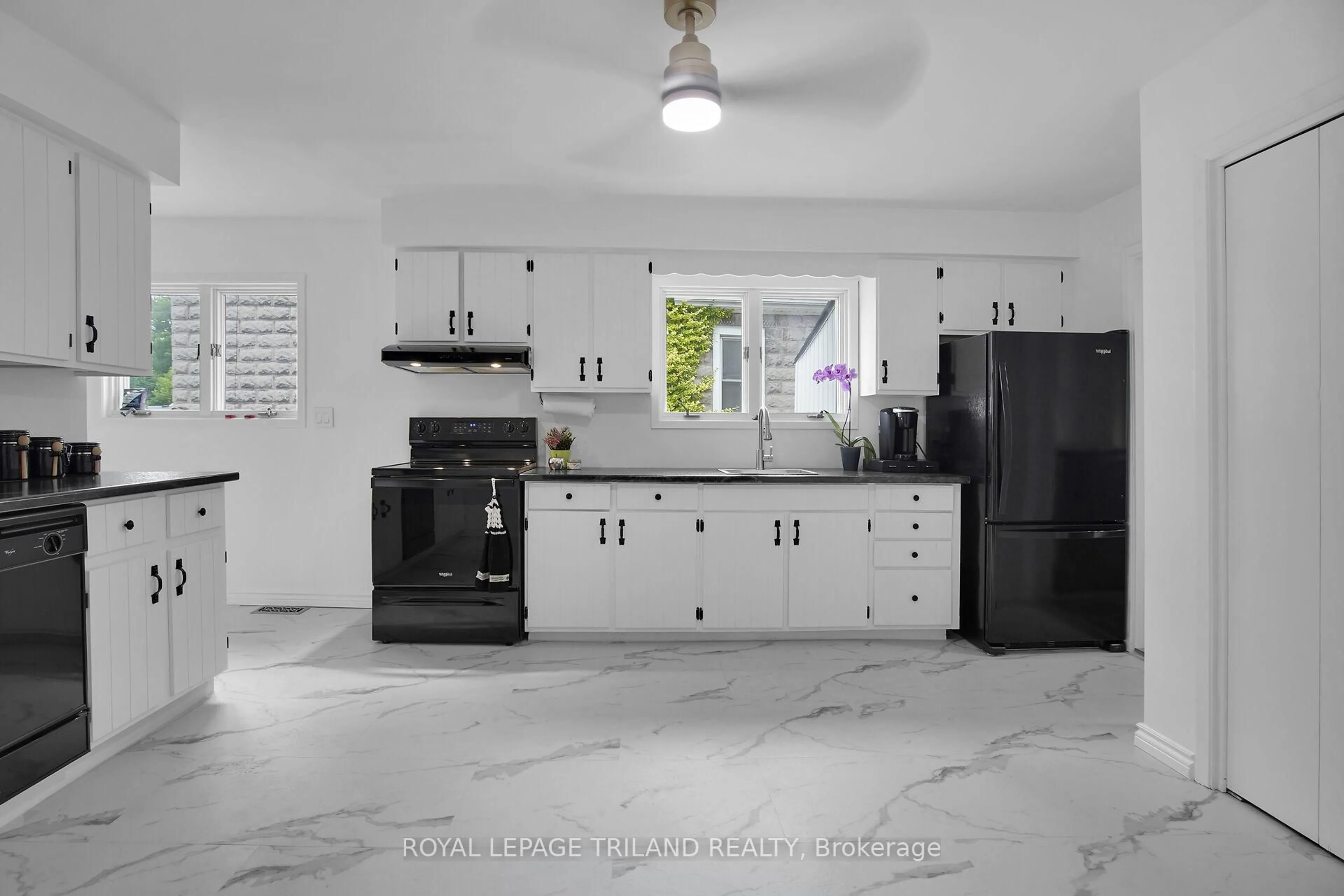 Open concept kitchen, ceramic/tile floor for 209 Water St, Lucan Biddulph Ontario N0M 2J0