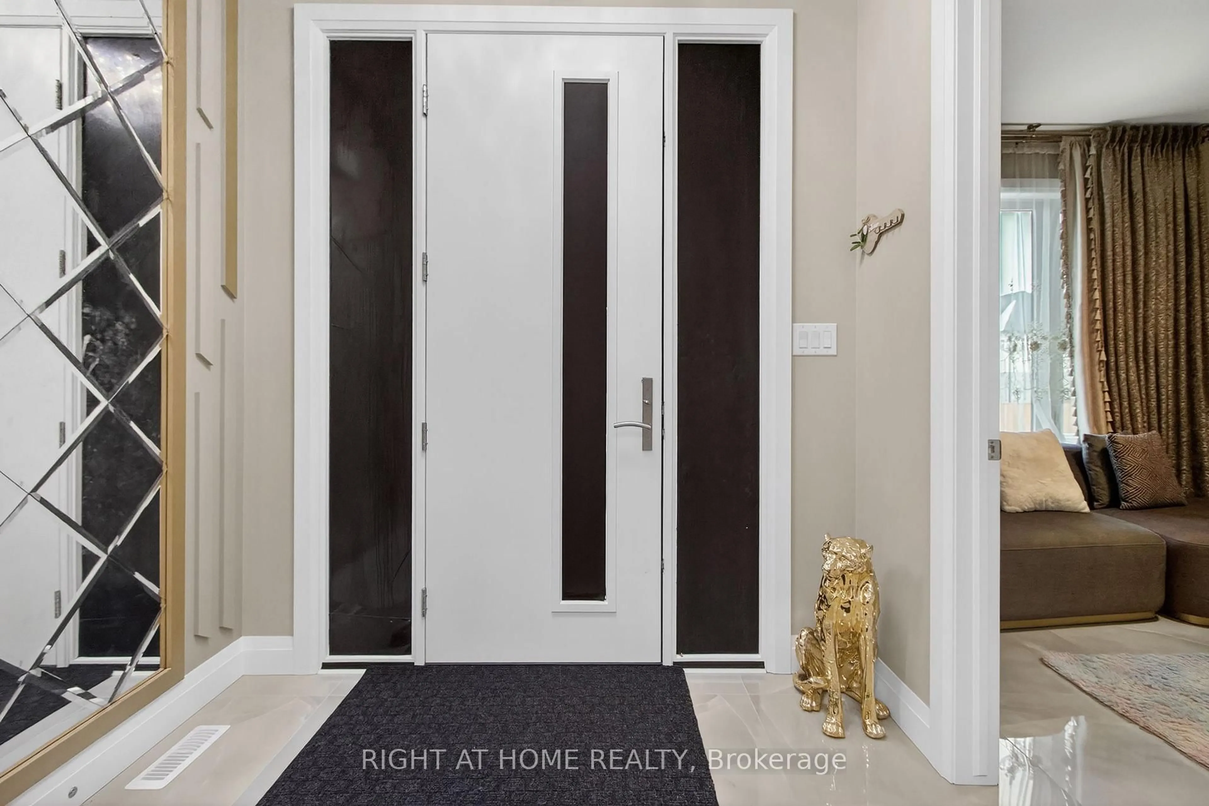 Indoor entryway for 153 McLeod St, North Middlesex Ontario N0M 2K0