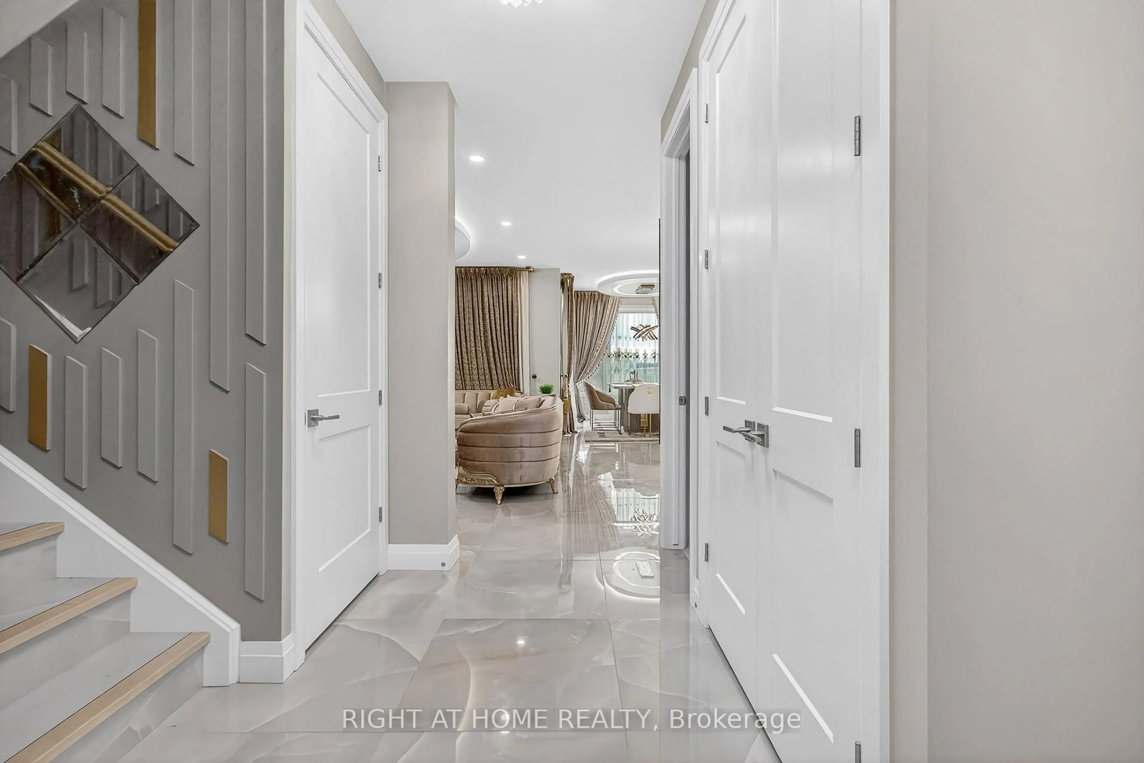 Indoor entryway for 153 McLeod St, North Middlesex Ontario N0M 2K0