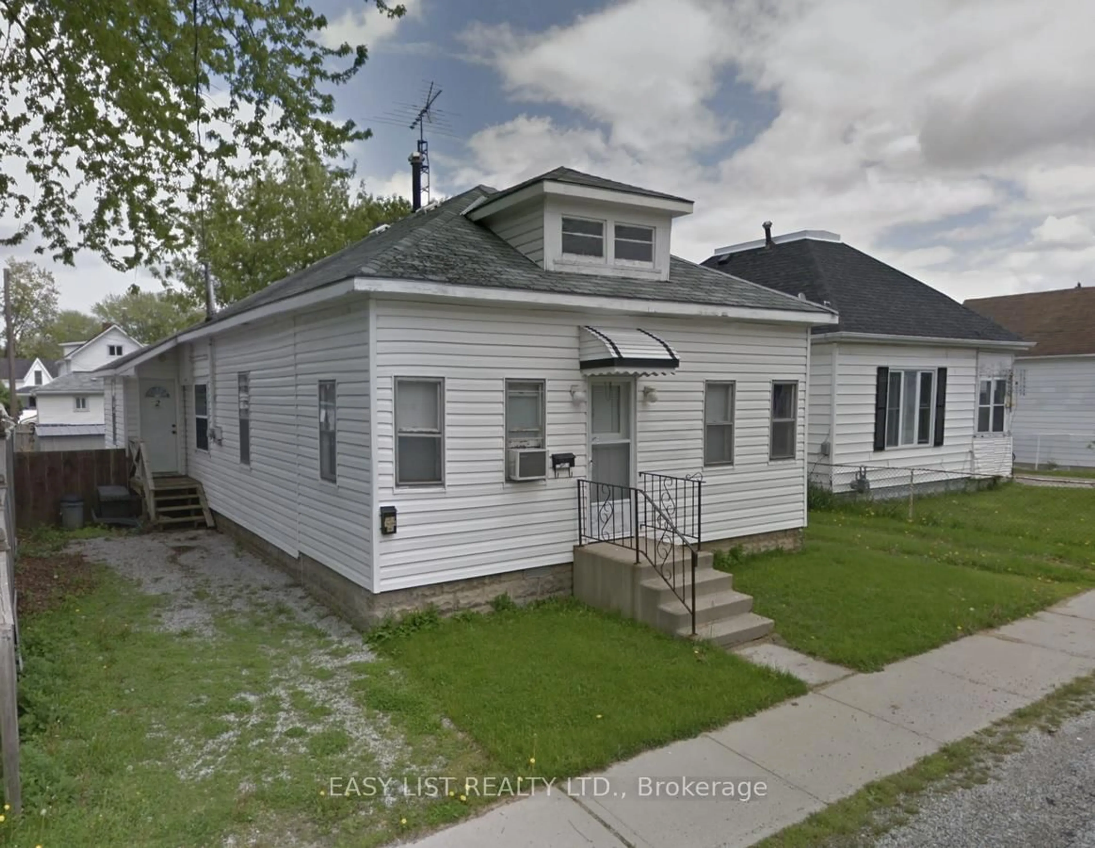 Unknown for 320 Lafontaine St, Chatham-Kent Ontario N8A 4H9