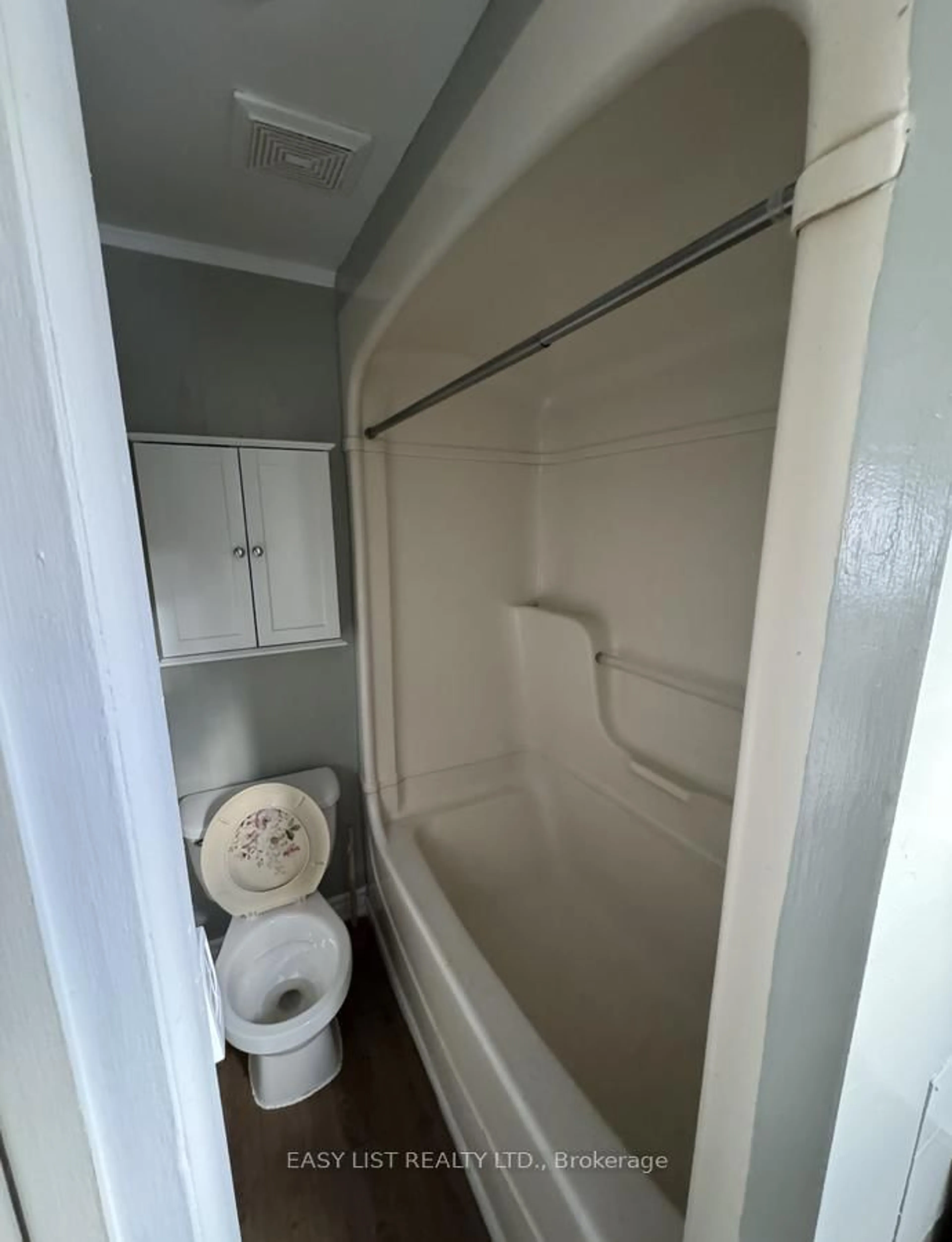 A pic of a room for 320 Lafontaine St, Chatham-Kent Ontario N8A 4H9