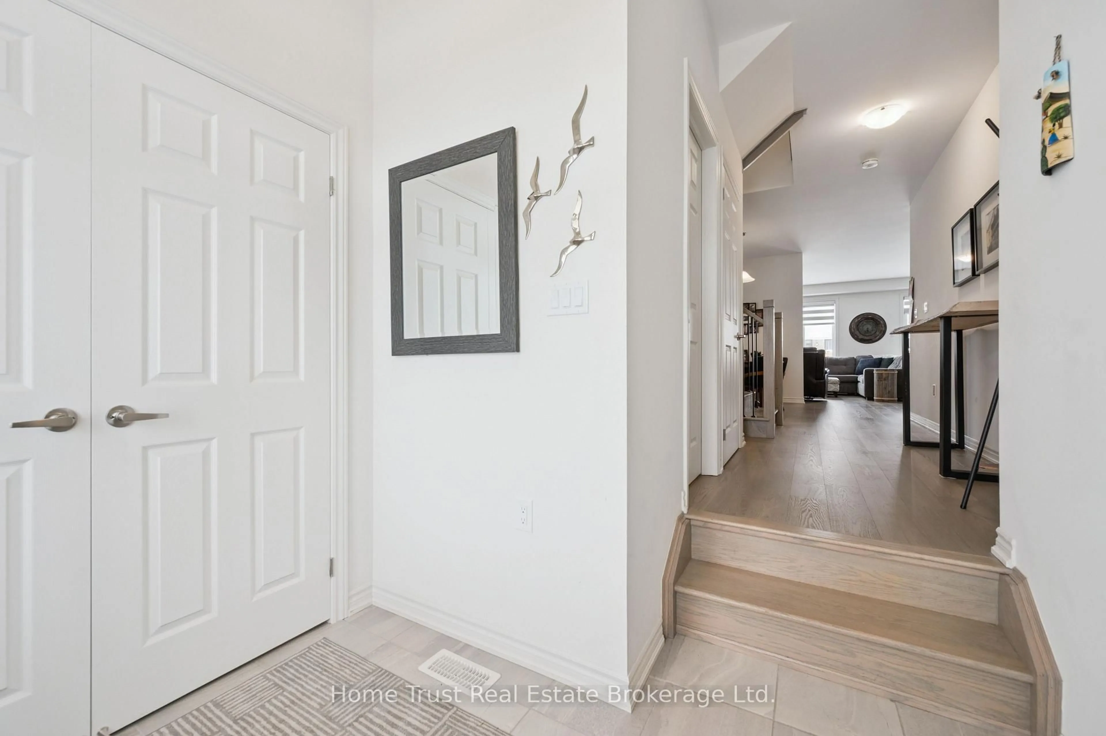 Indoor entryway for 51 Harpin Way, Centre Wellington Ontario N1M 2W3