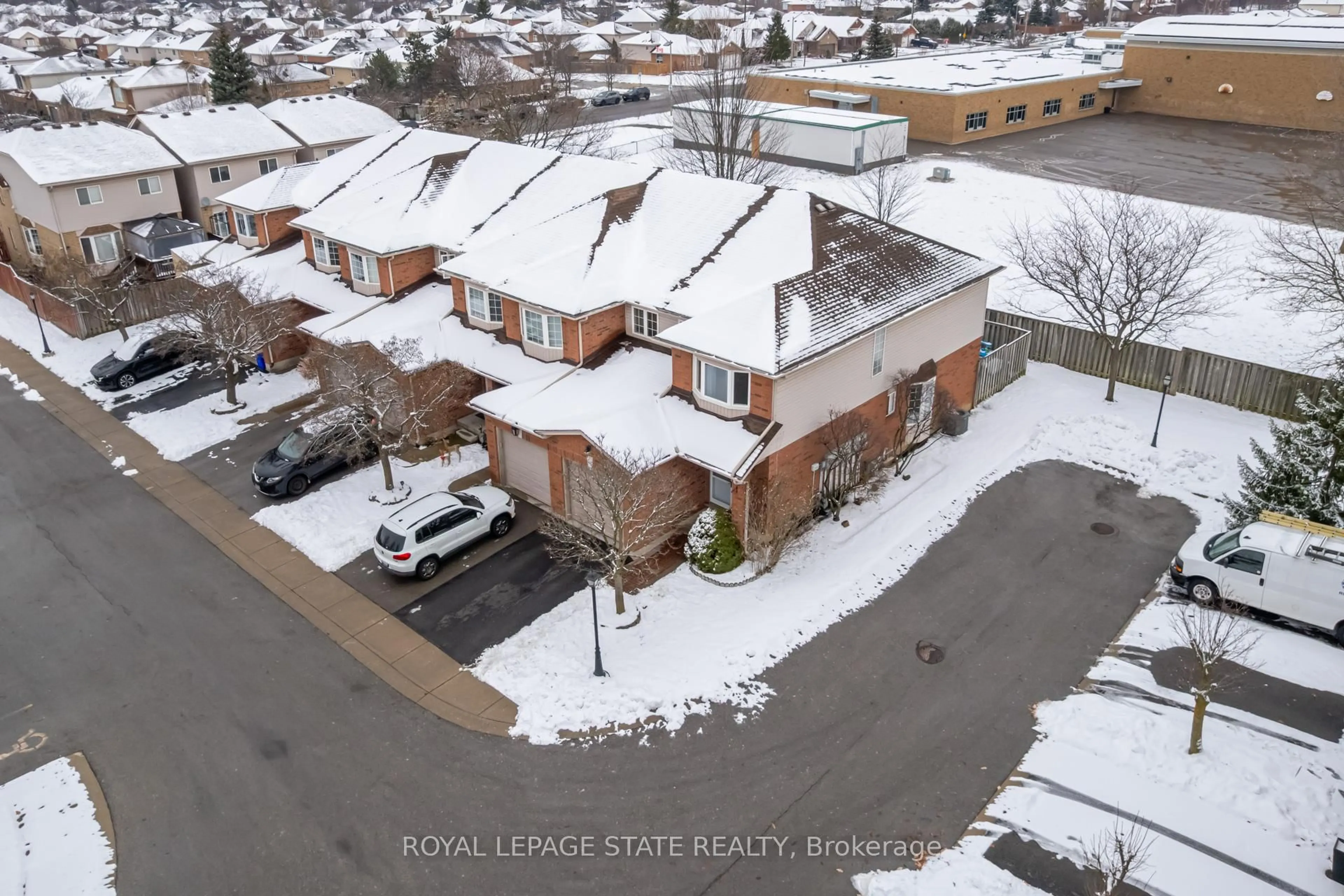 A pic from outside/outdoor area/front of a property/back of a property/a pic from drone, street for 171 Highbury Dr #6, Hamilton Ontario L8J 3Y9