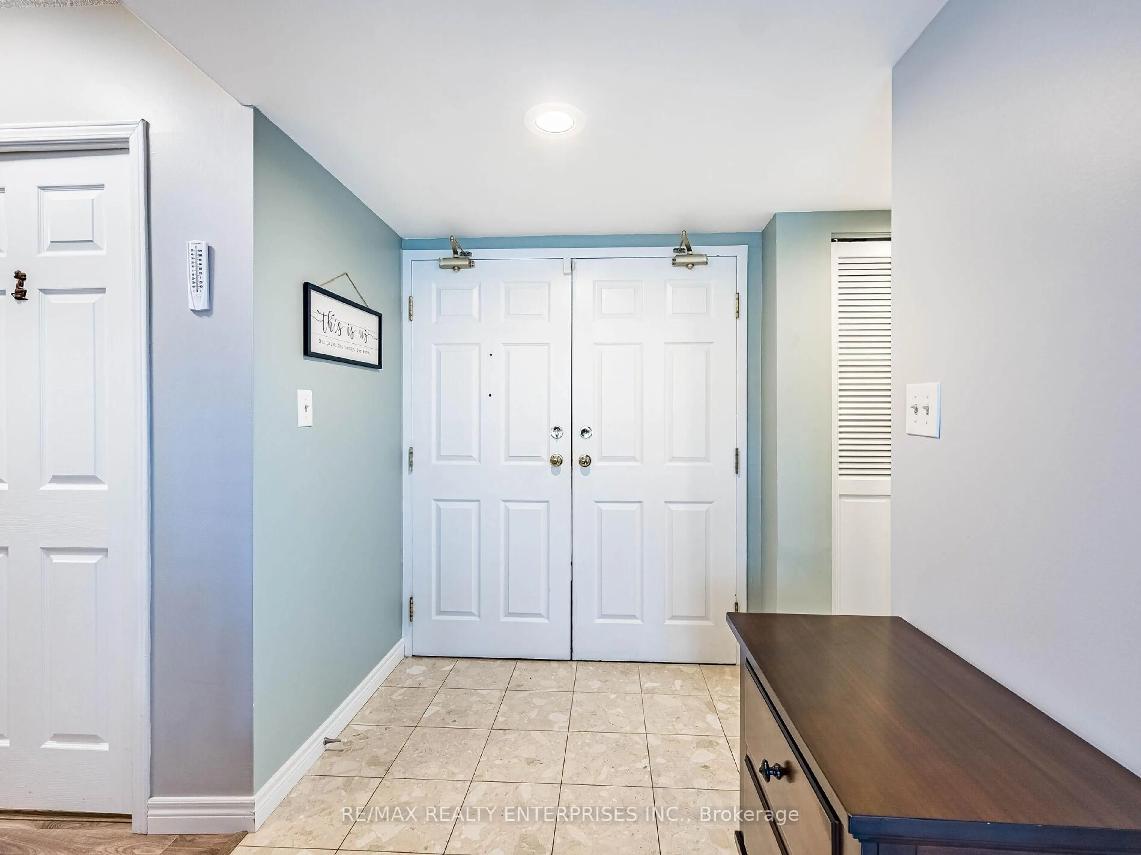 Indoor entryway for 3267 King St #105, Kitchener Ontario N2A 4A4