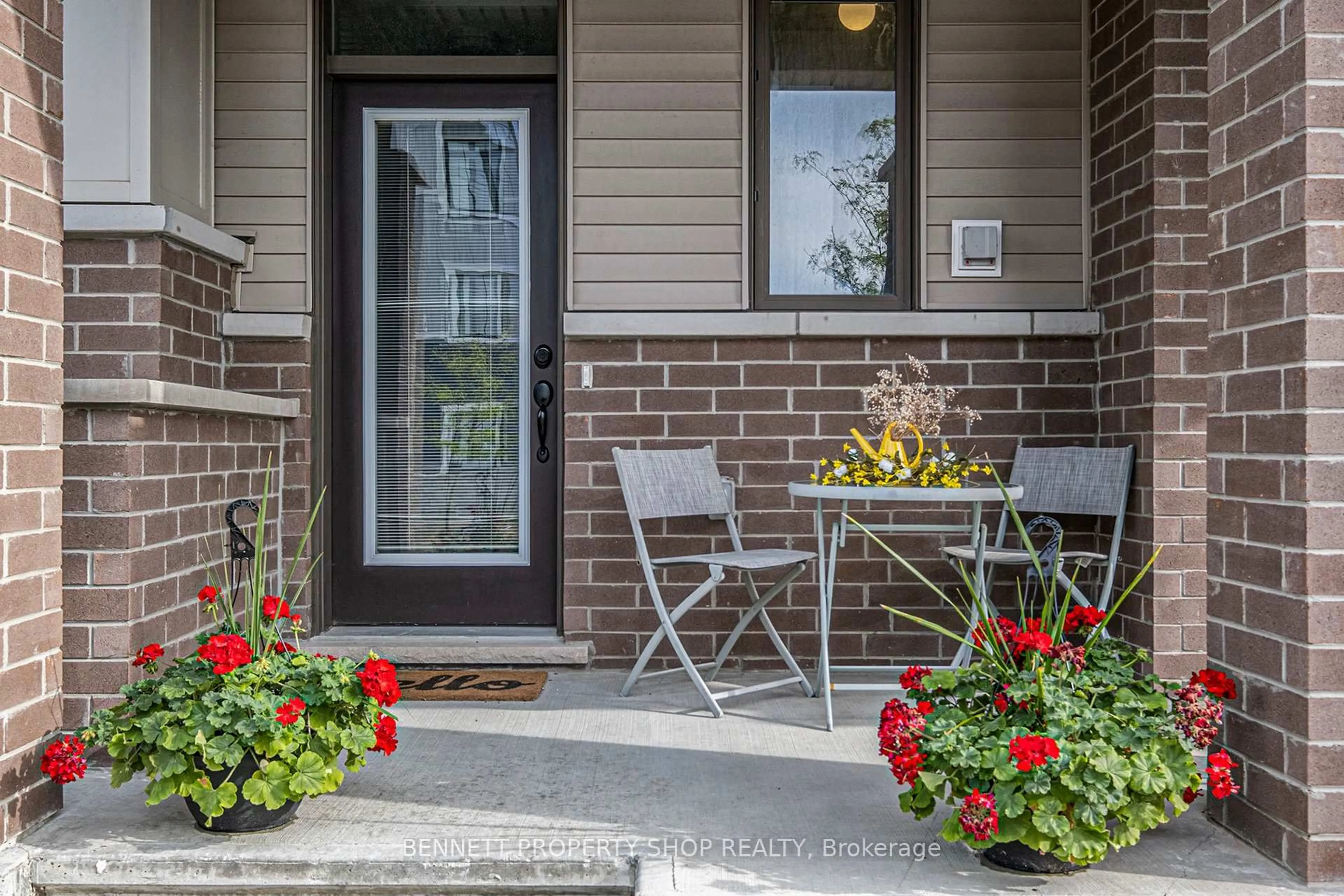 Patio, street for 533 Rye Grass Way, Ottawa Ontario K2J 7A1