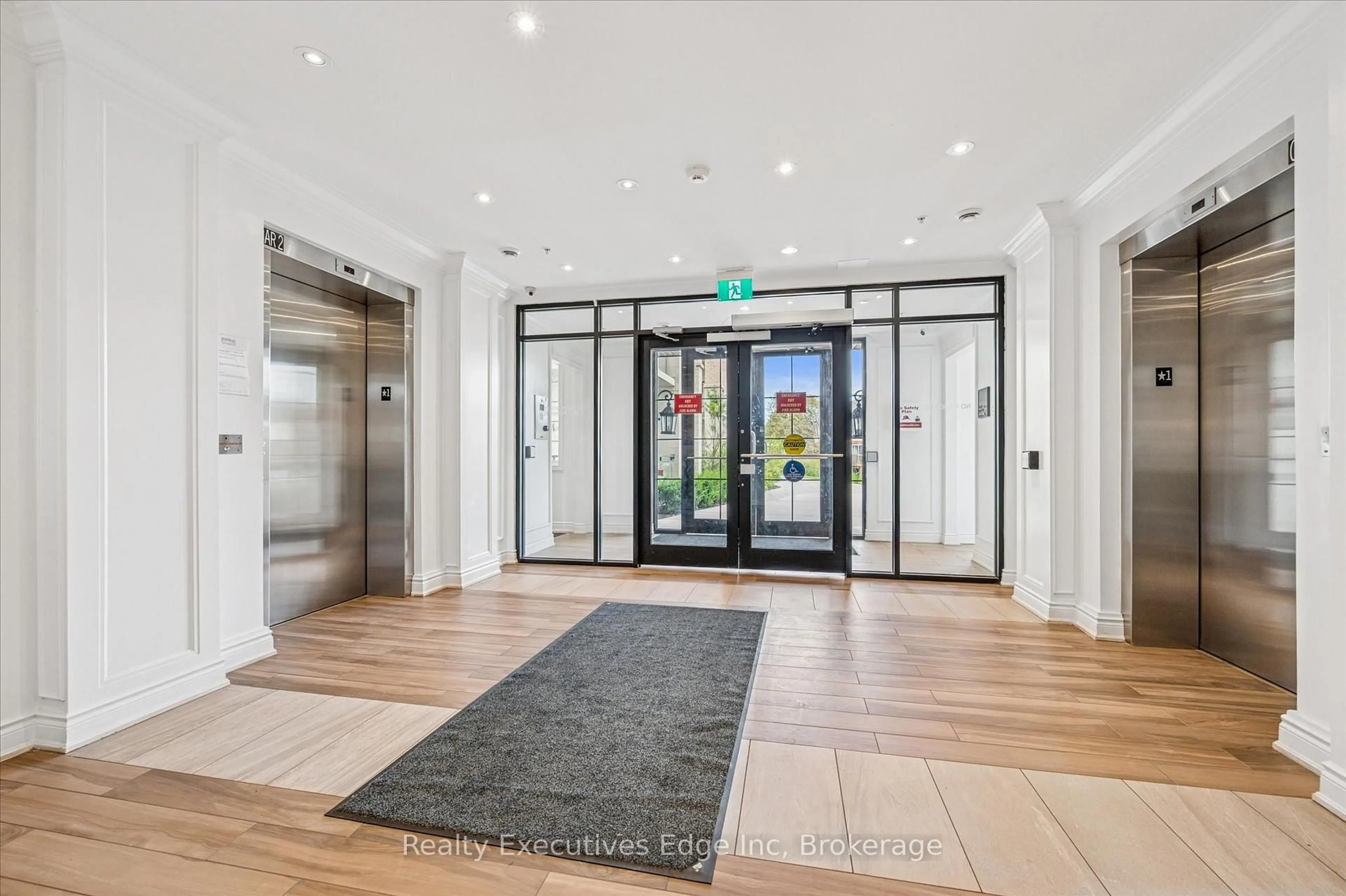 Indoor foyer for 1077 Gordon St #323, Guelph Ontario N1G 0E3