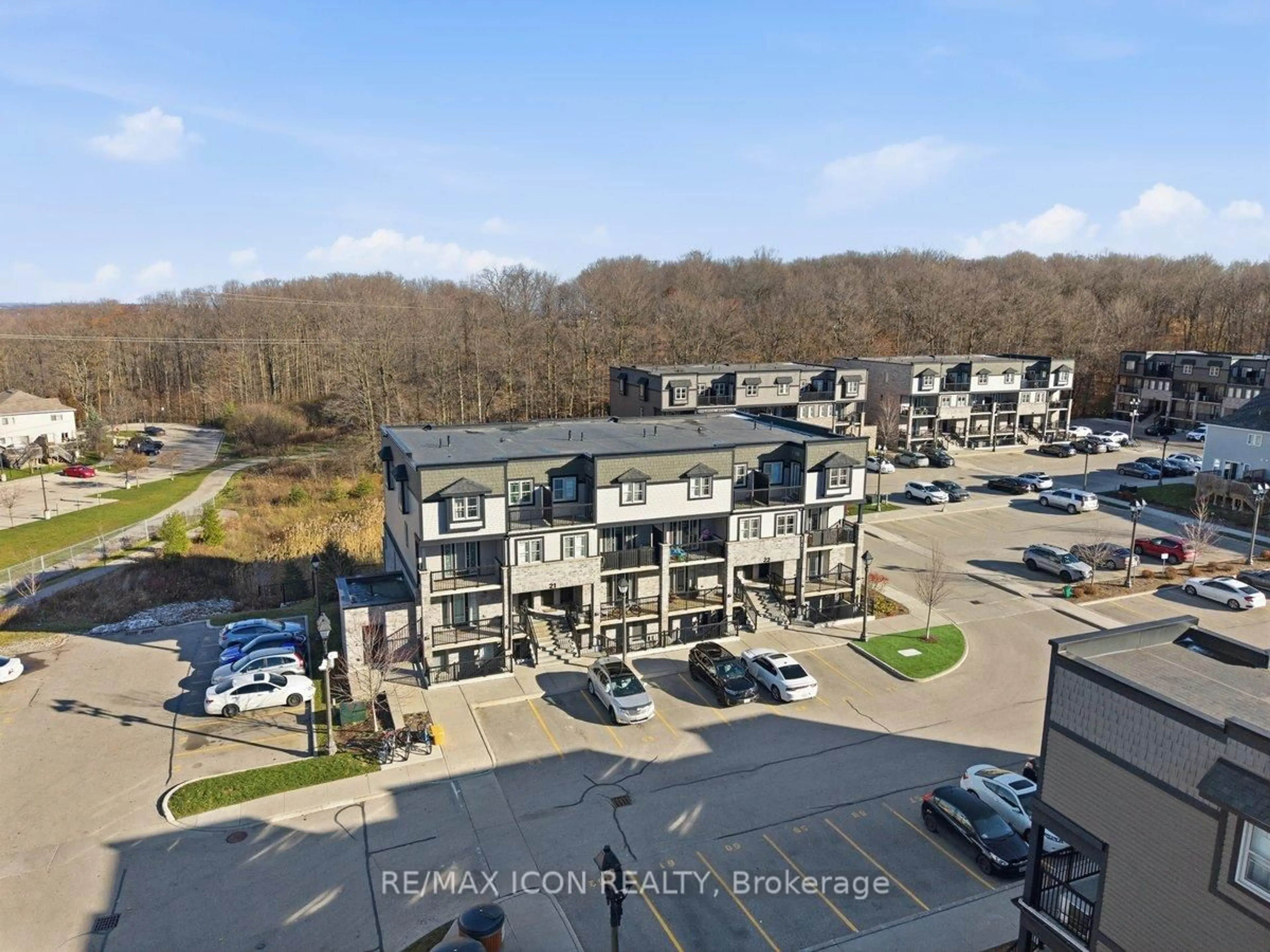 A pic from outside/outdoor area/front of a property/back of a property/a pic from drone, water/lake/river/ocean view for 1989 Ottawa St #21D, Kitchener Ontario N2E 0G7