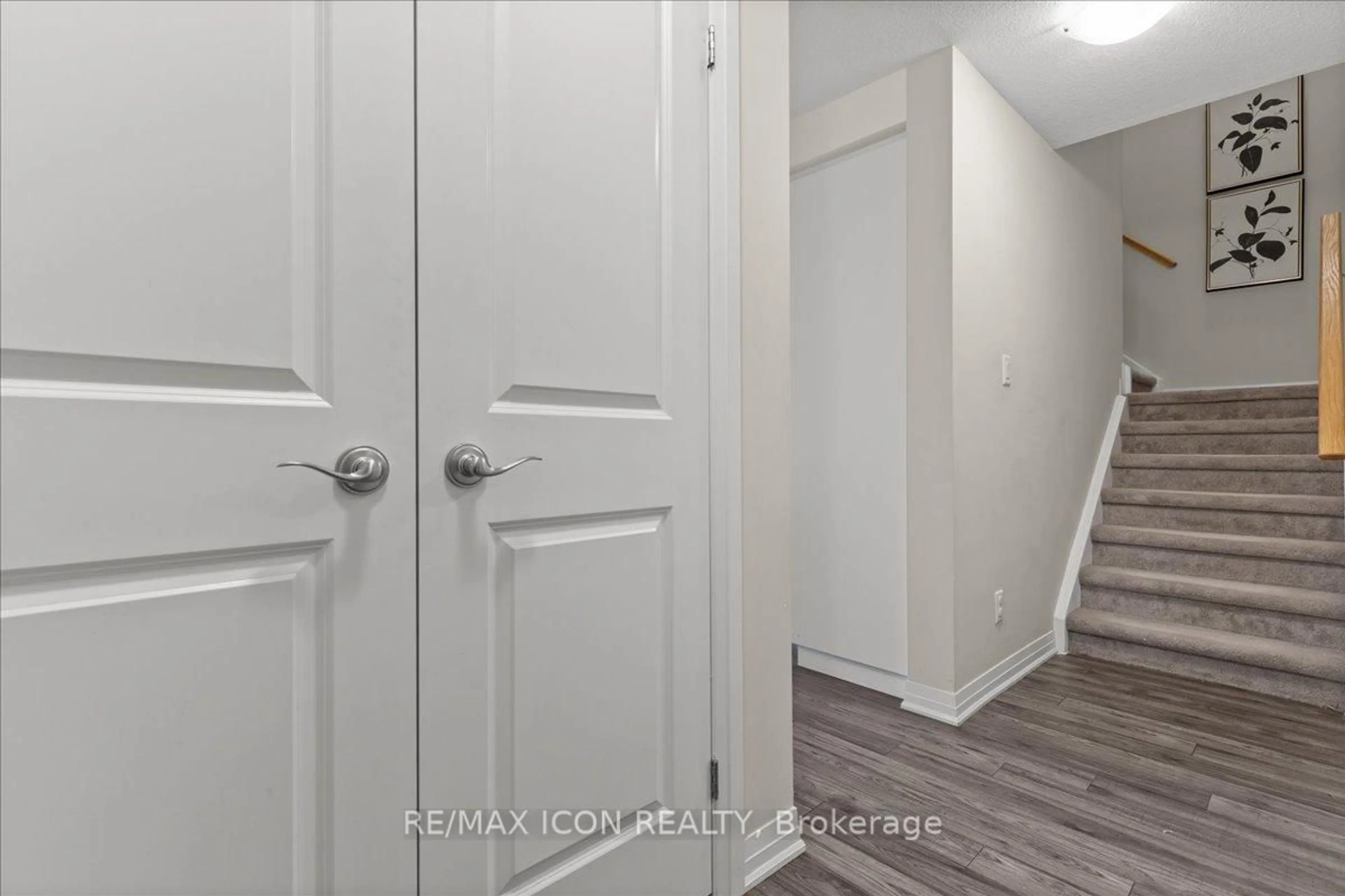 Unknown for 1989 Ottawa St #21D, Kitchener Ontario N2E 0G7