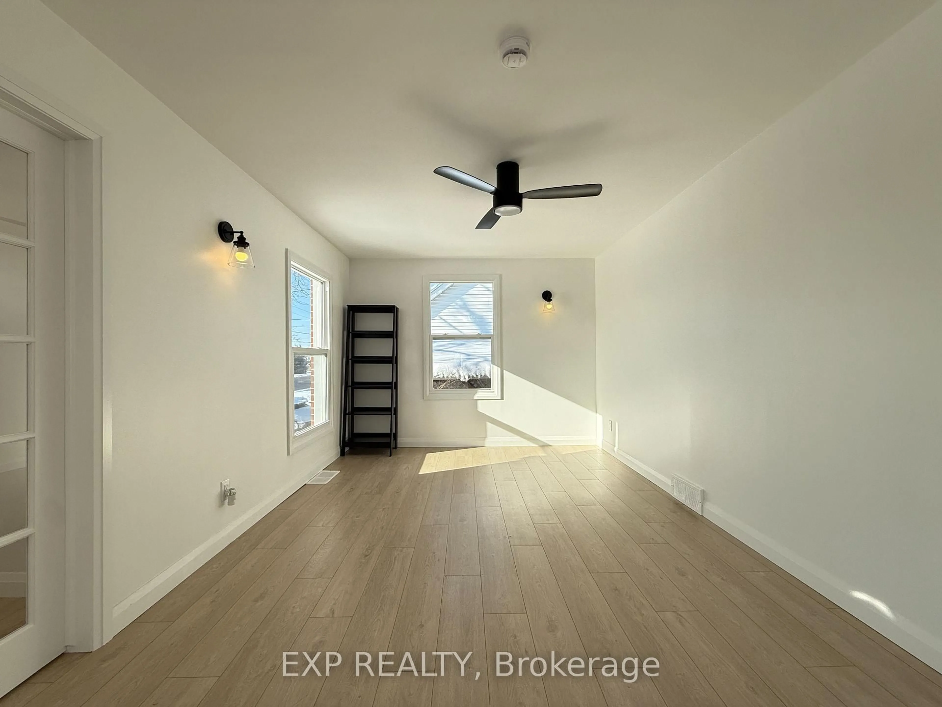 A pic of a room for 1000 Hamilton Rd, London East Ontario N5W 1A5