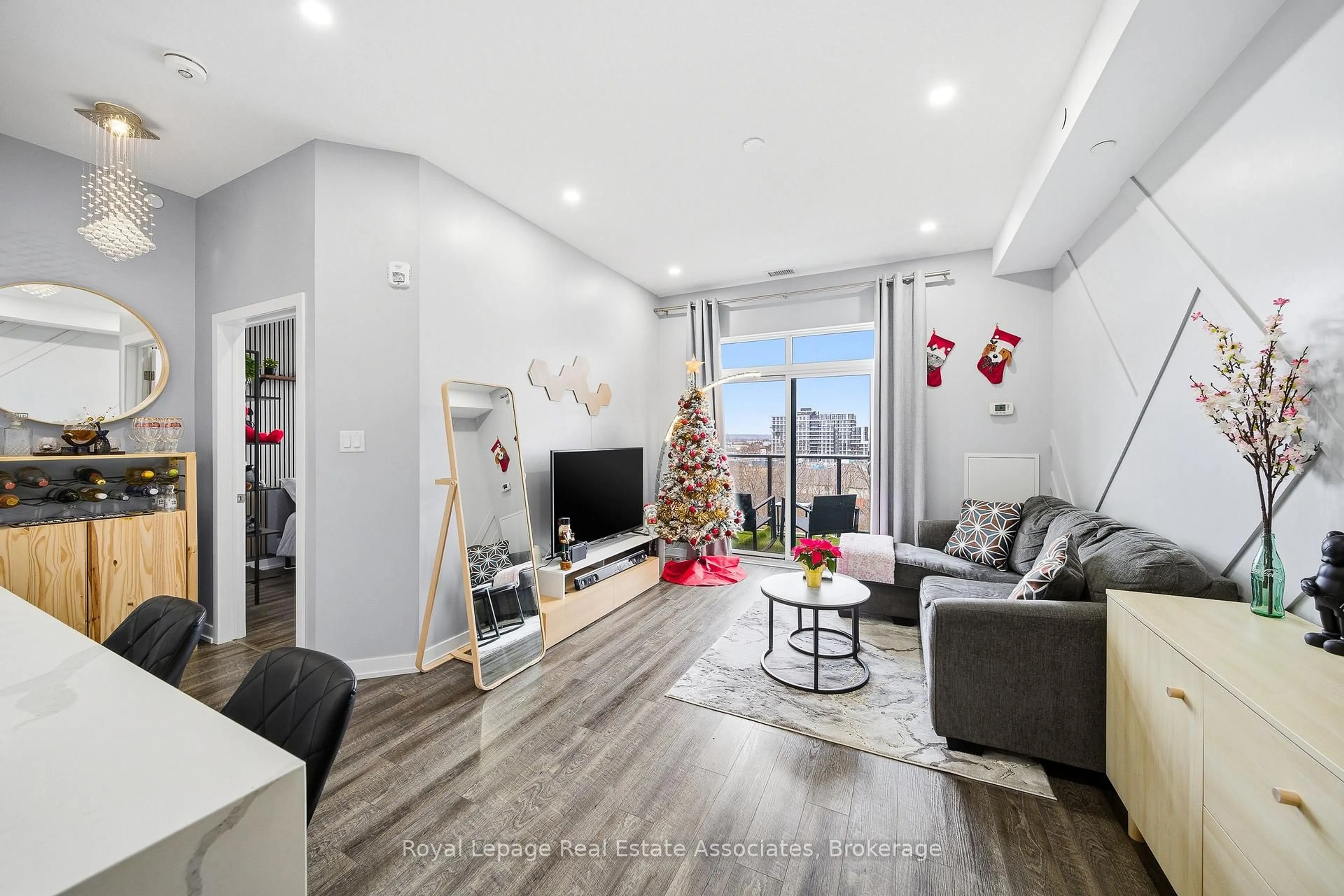 Living room with furniture, wood/laminate floor for 125 Shoreview Pl #616, Hamilton Ontario L8E 0K3