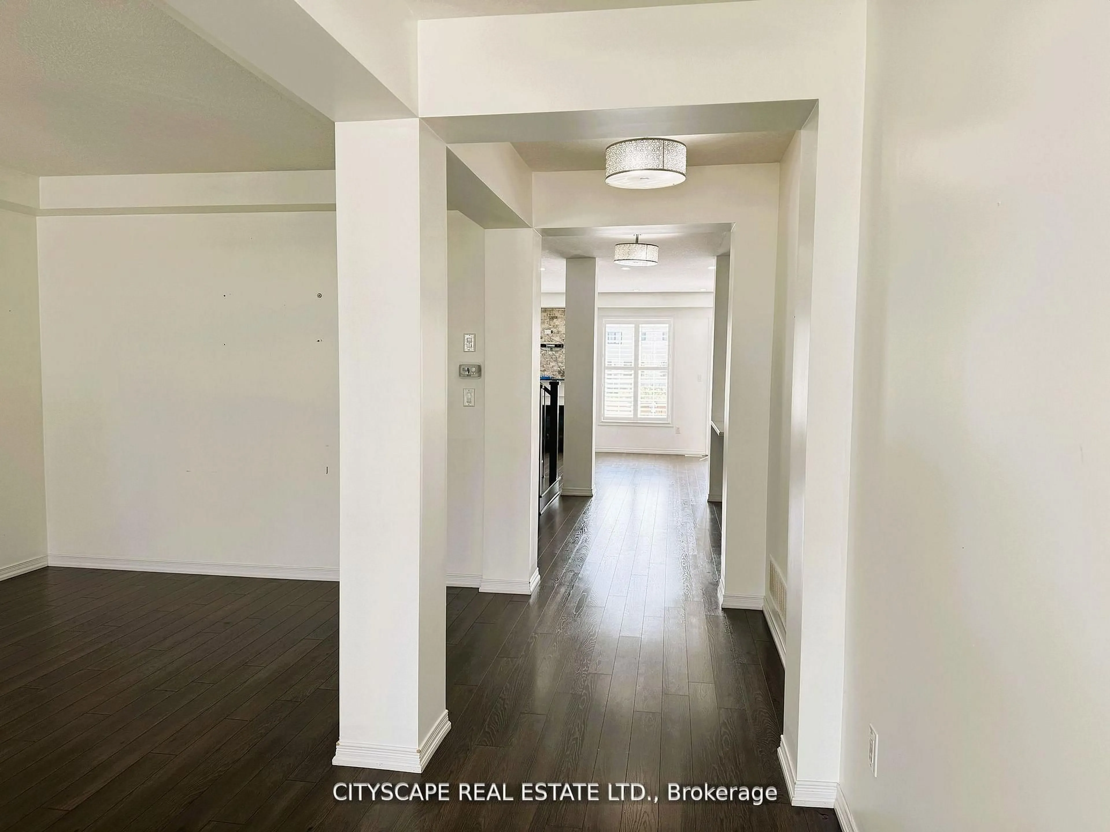 Indoor entryway for 7646 Goldenrod Tr, Niagara Falls Ontario L2H 0K4