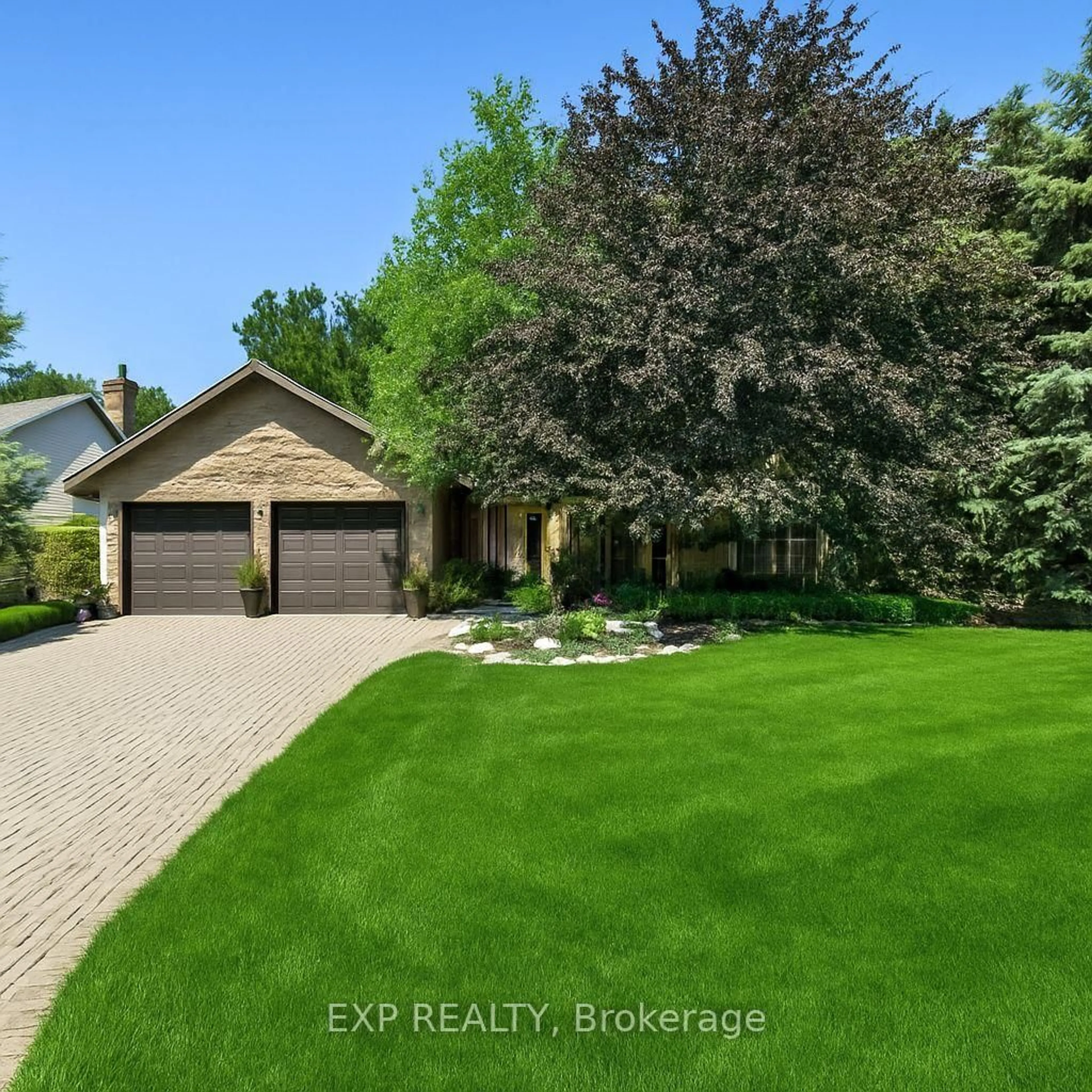 A pic from outside/outdoor area/front of a property/back of a property/a pic from drone, street for 3914 Carolynn Crt, Lincoln Ontario L0R 2C0