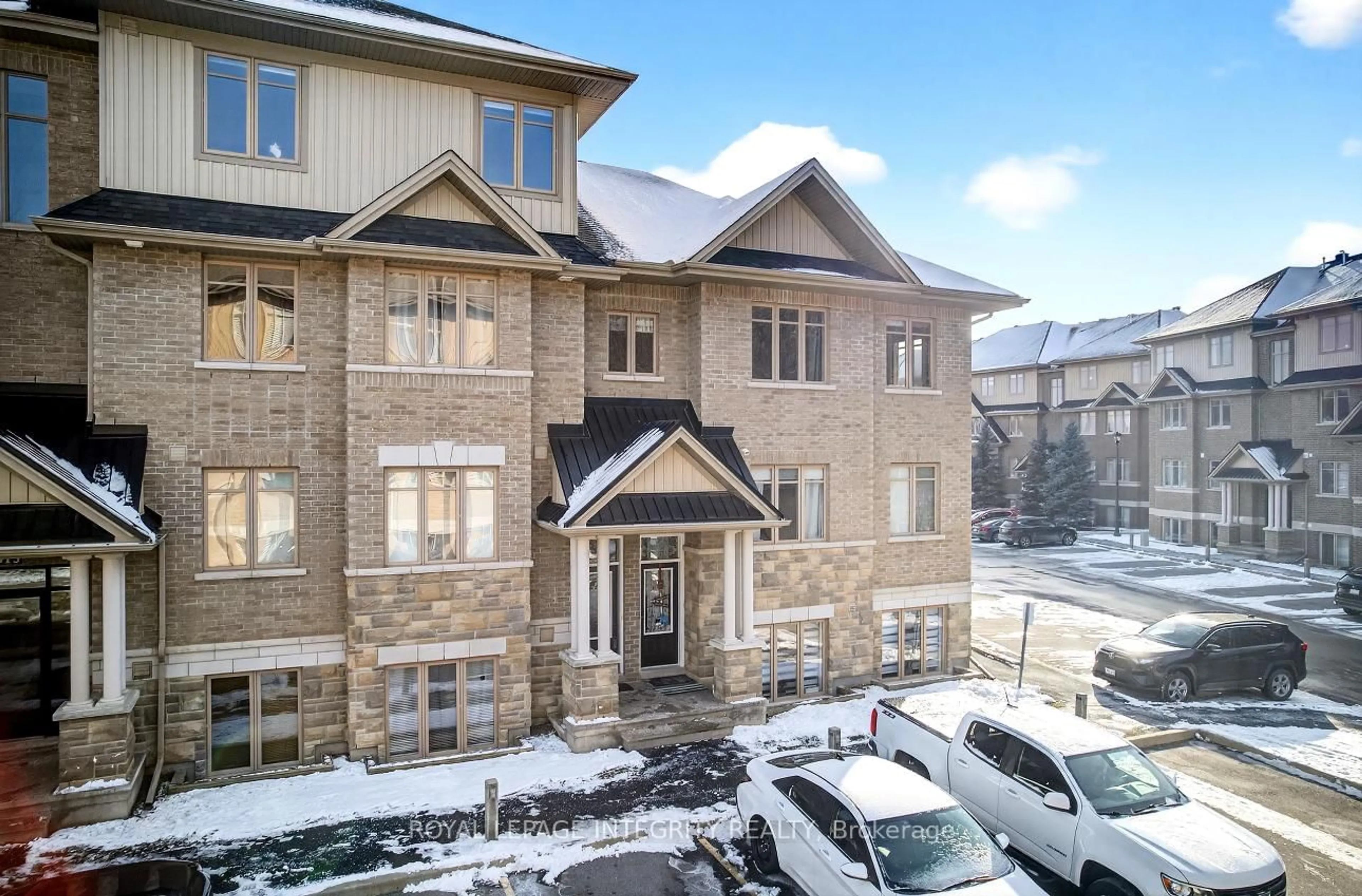 A pic from outside/outdoor area/front of a property/back of a property/a pic from drone, building for 1015 Beryl Private #B, Ottawa Ontario K1V 2M4